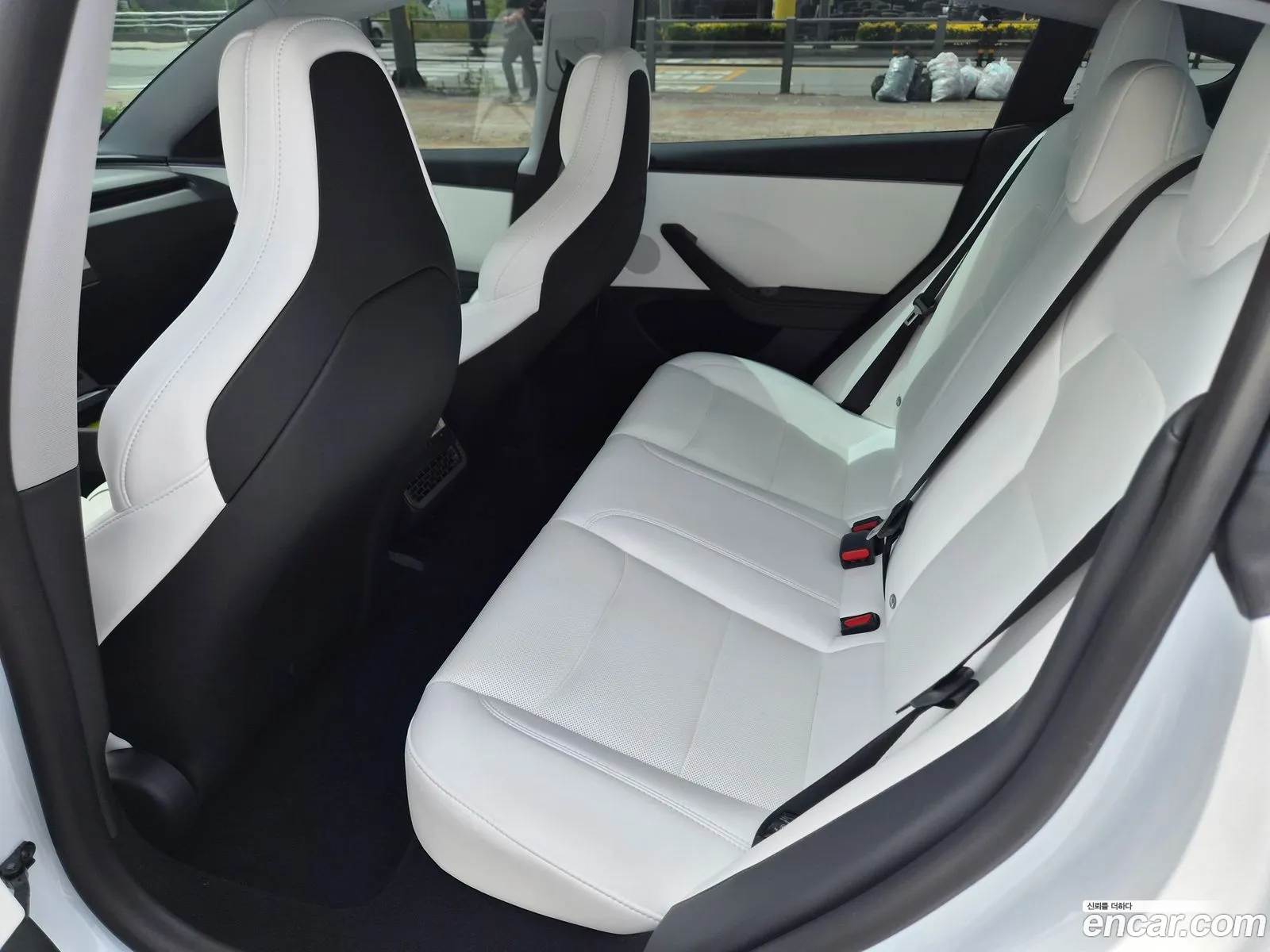 Tesla Model 3 2026 — 6