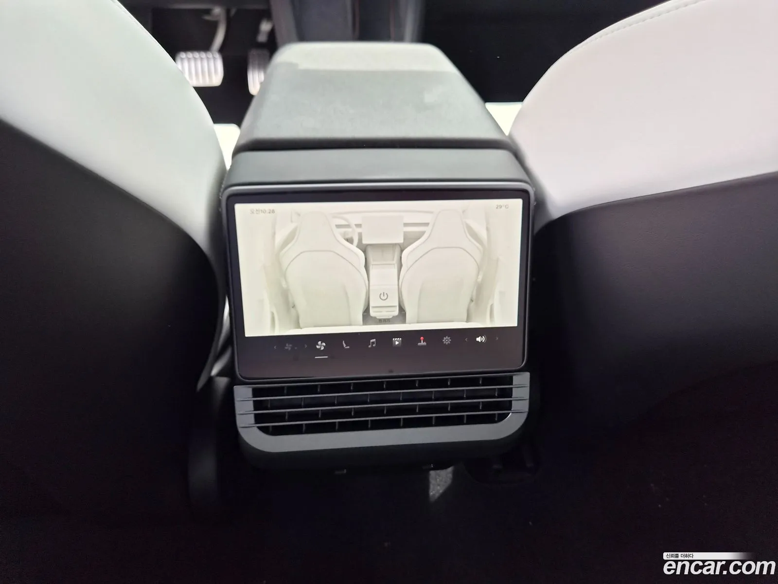 Tesla Model 3 2026 — 3