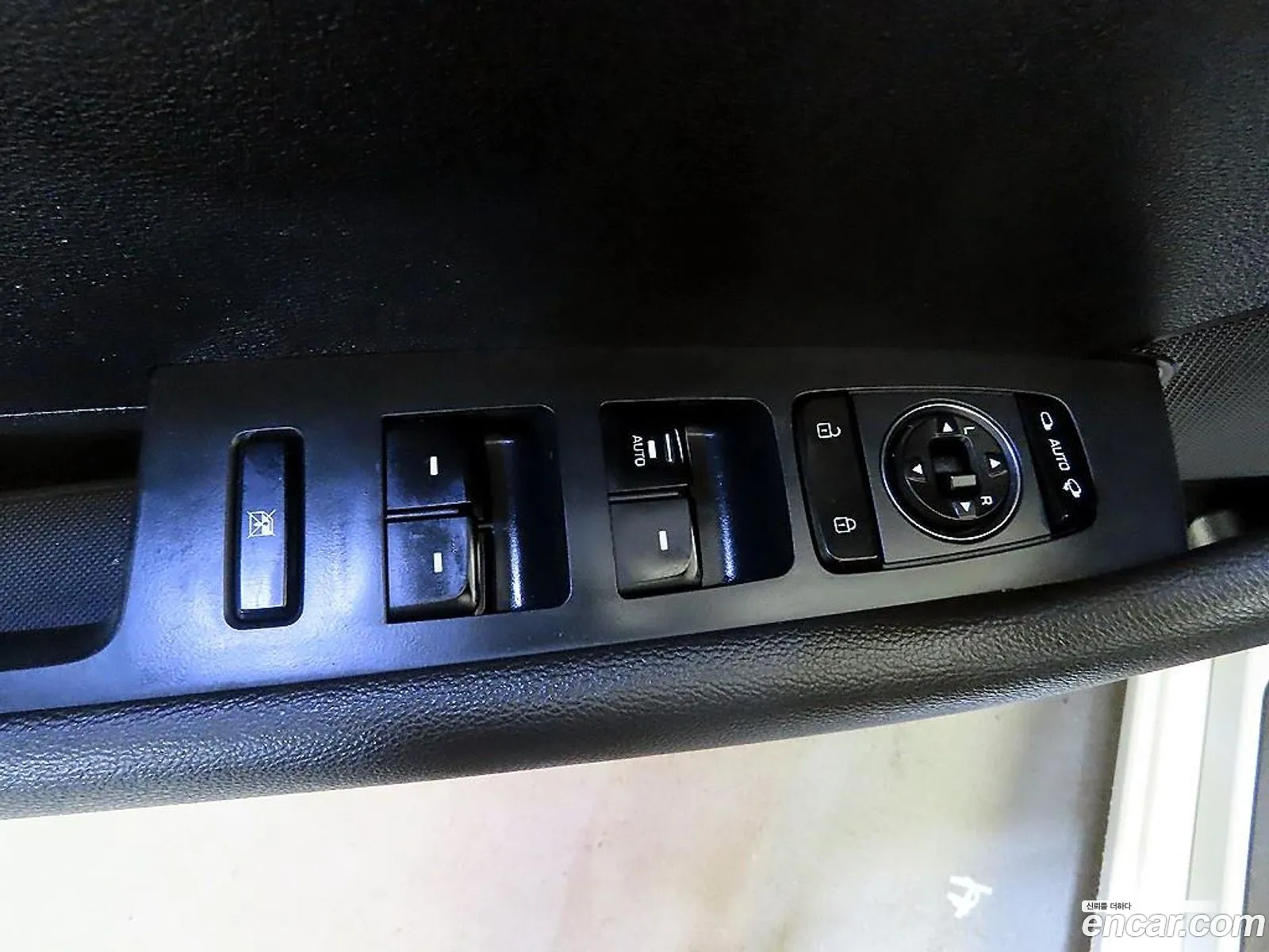 Hyundai LF Sonata 2015 — 18