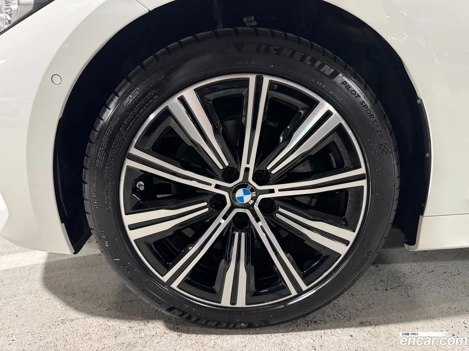 BMW 3 Series 2025 — 18