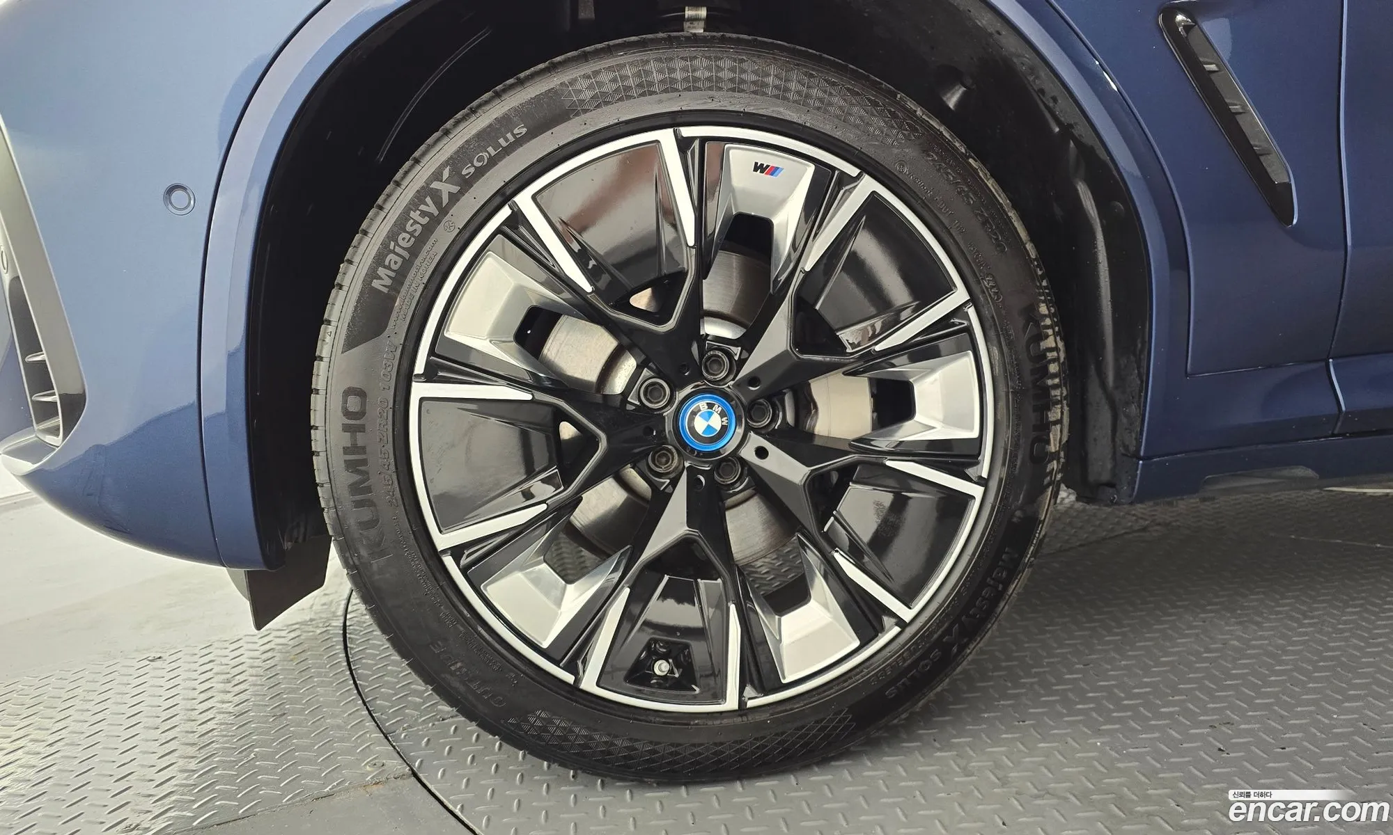 BMW iX3 2024 WBY41DU05RSD30395 — 18