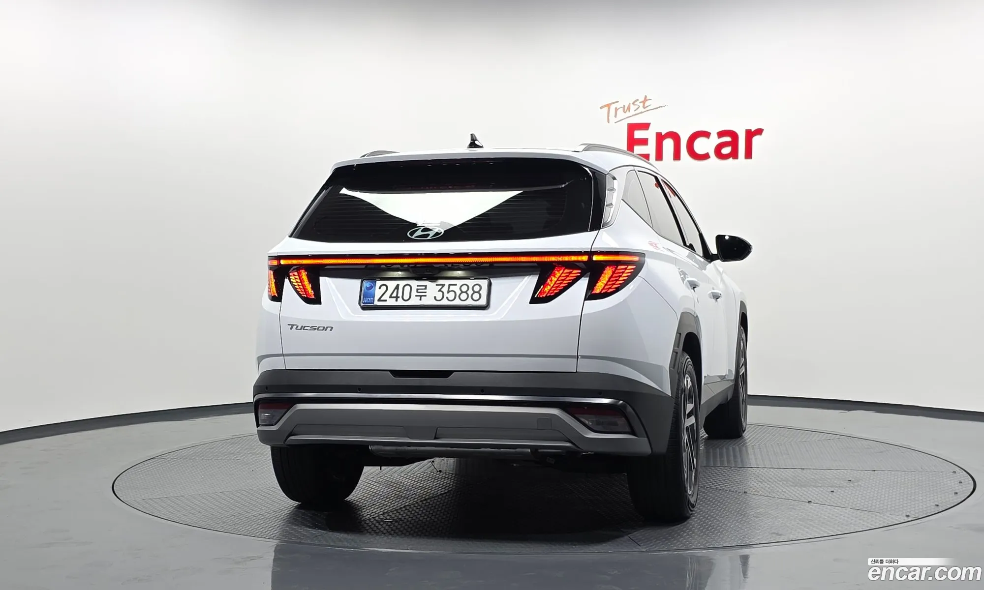 Hyundai Tucson Hybrid 2025 — 10