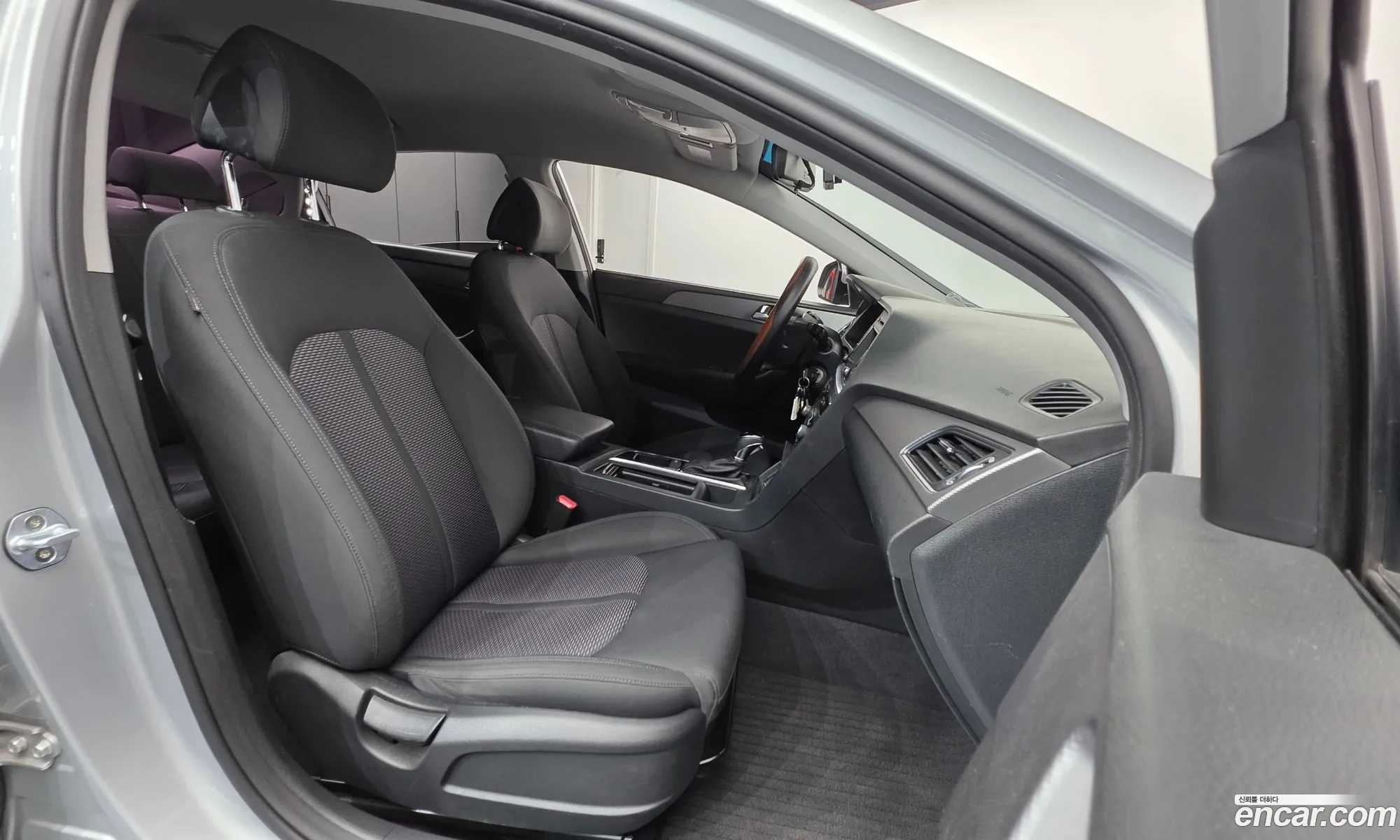Hyundai LF Sonata 2017 — 14