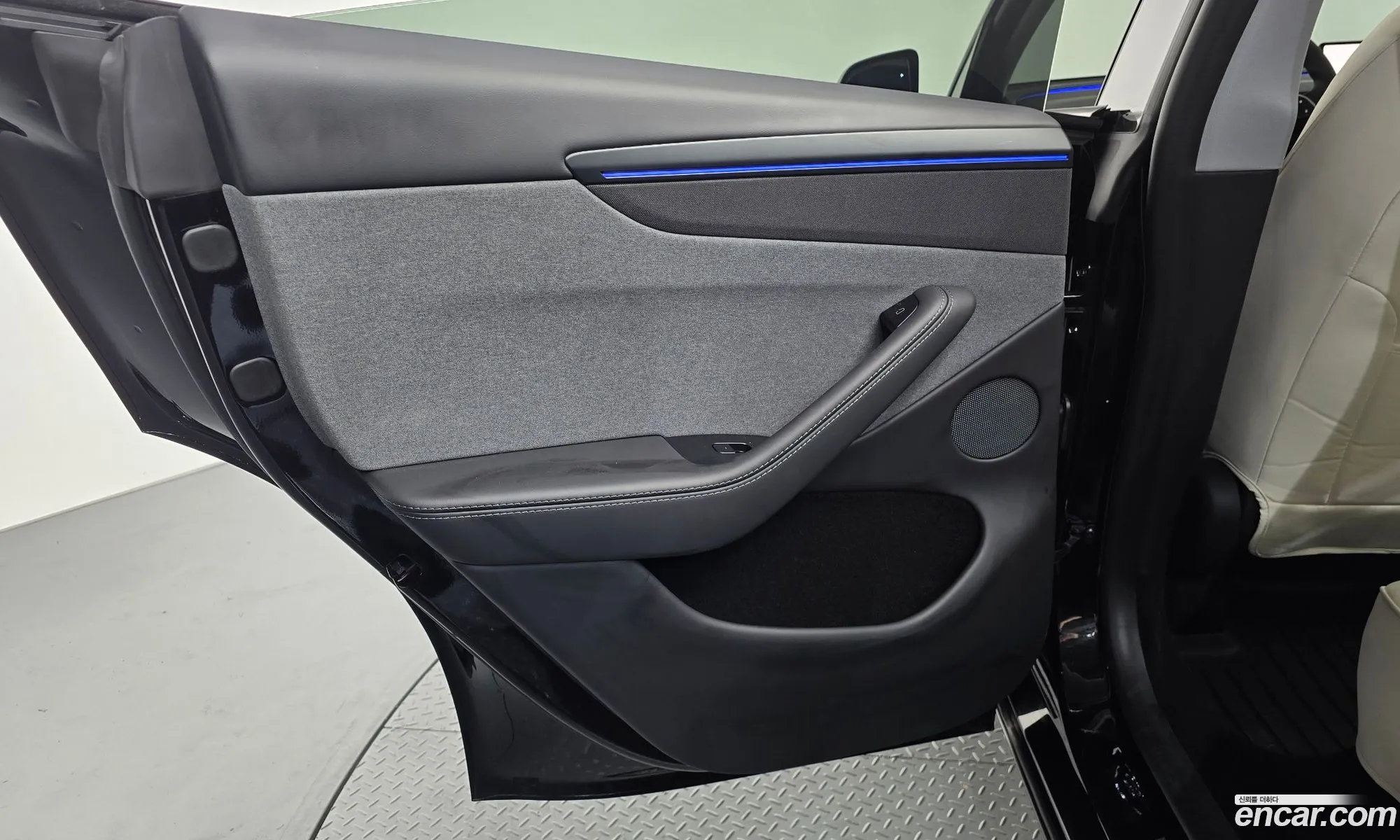 Tesla Model Y 2025 LRWYGCFJ0SC237375 — 5
