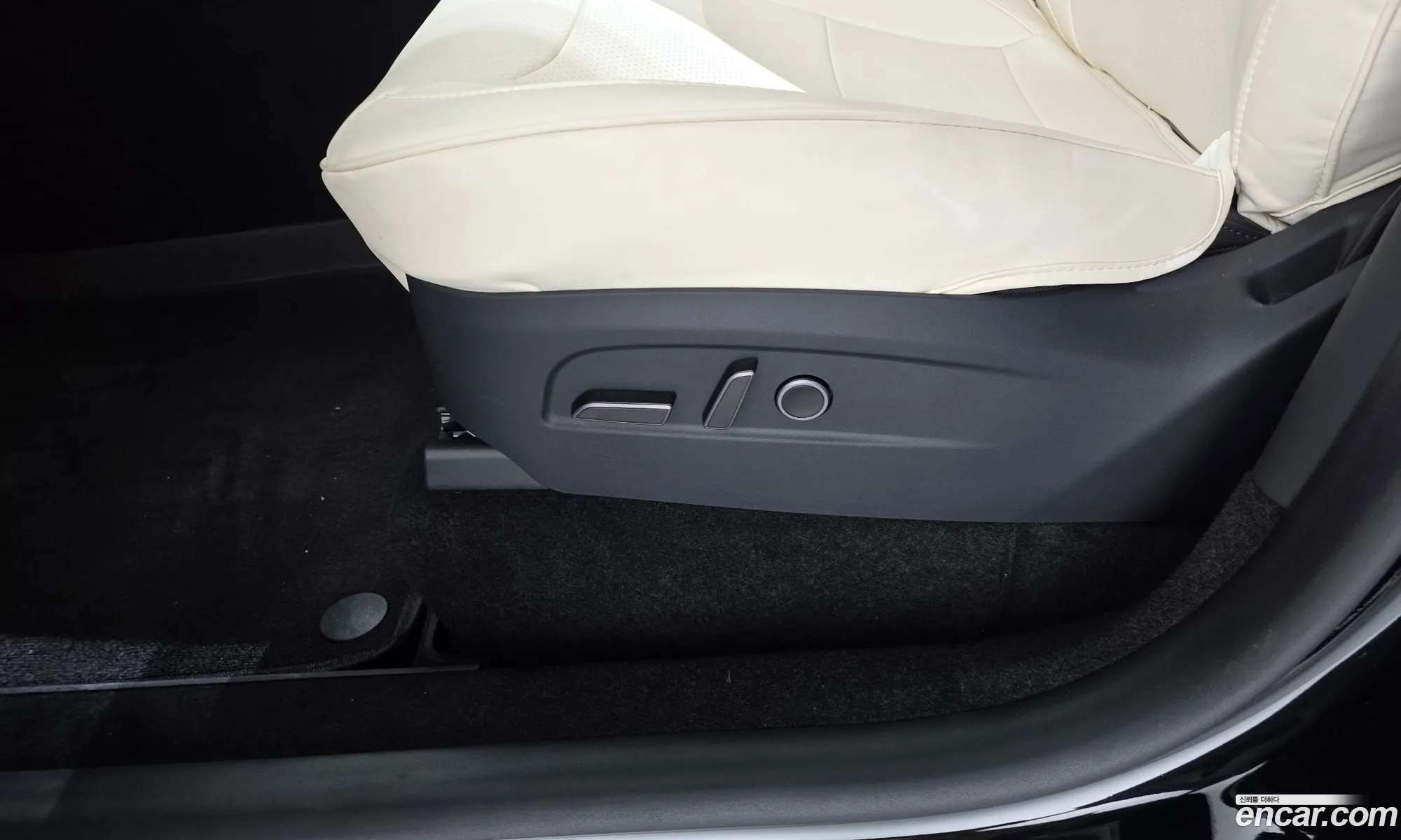 Tesla Model Y 2025 LRWYGCFJ0SC237375 — 35