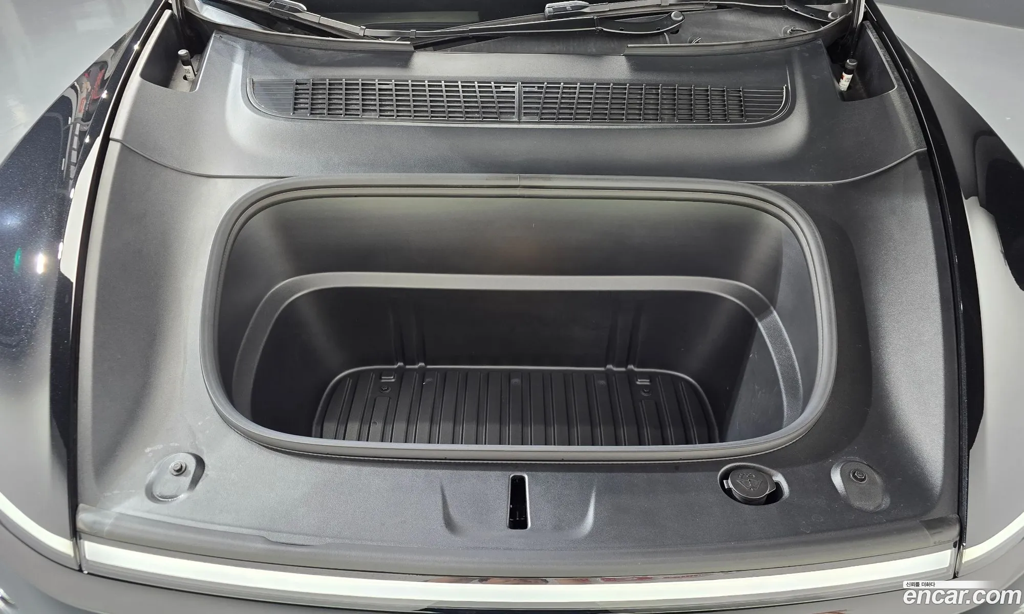 Tesla Model Y 2025 LRWYGCFJ0SC237375 — 32