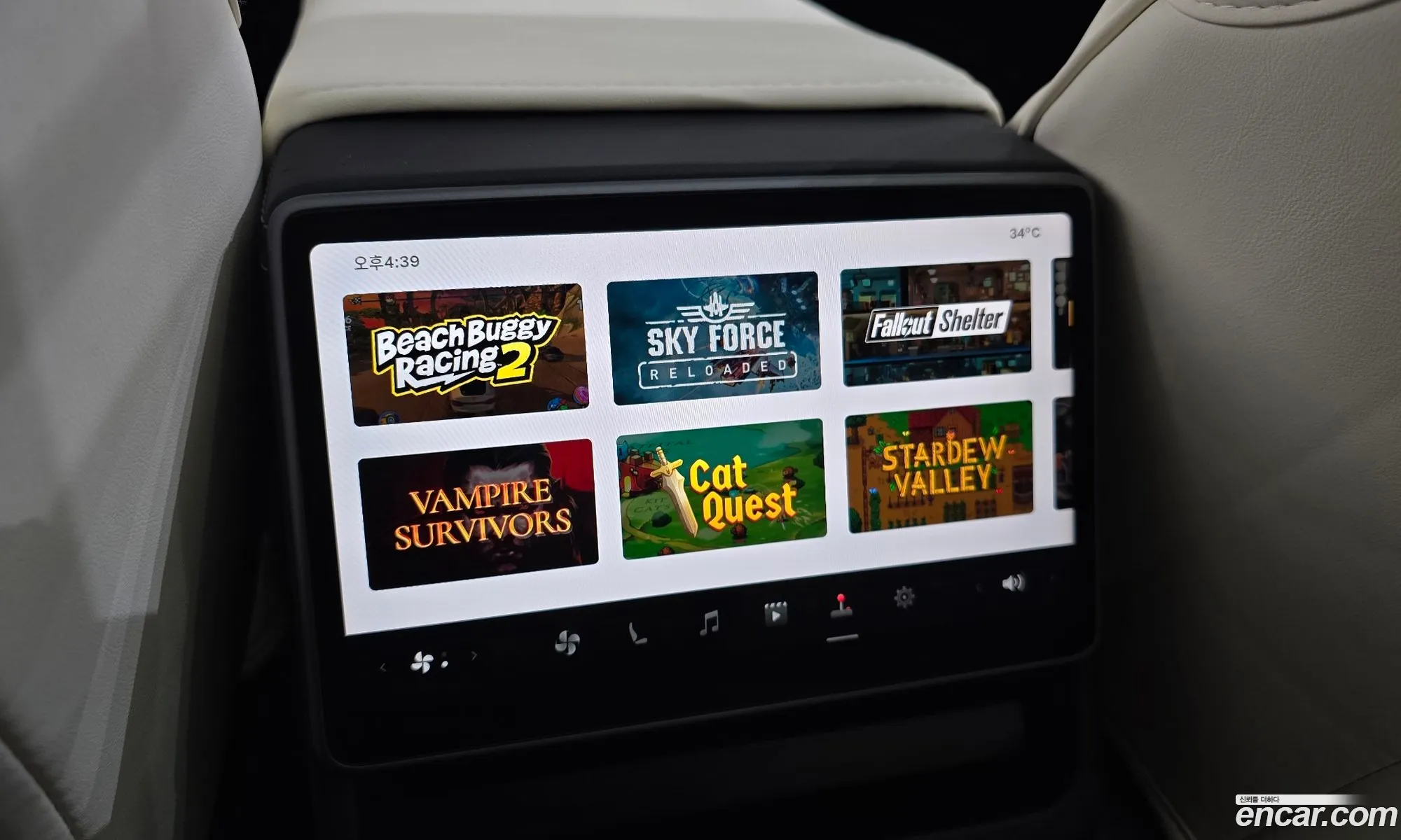 Tesla Model Y 2025 LRWYGCFJ0SC237375 — 37
