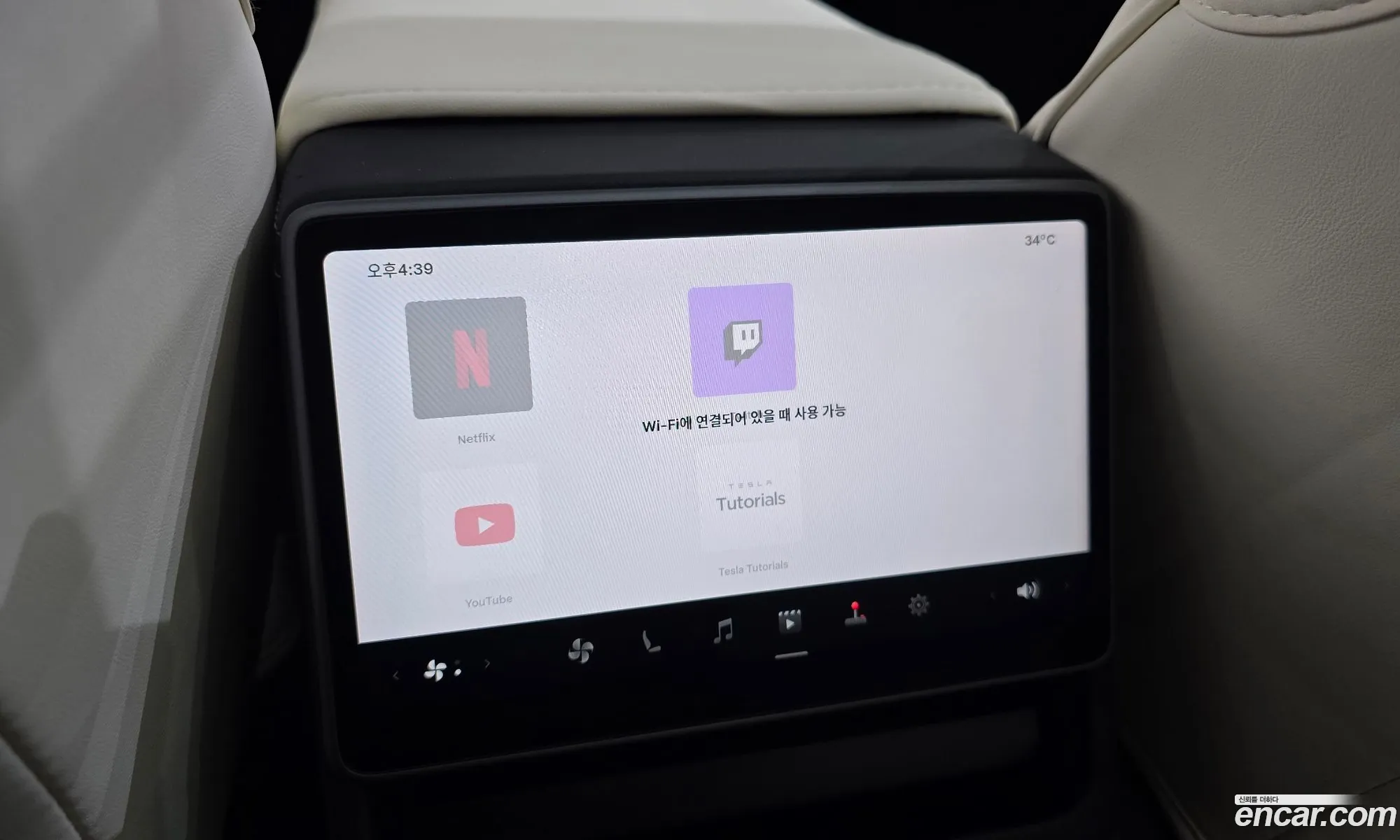 Tesla Model Y 2025 LRWYGCFJ0SC237375 — 4