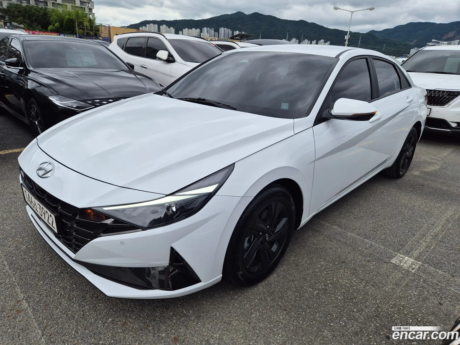 Hyundai Elantra 2022 — 5