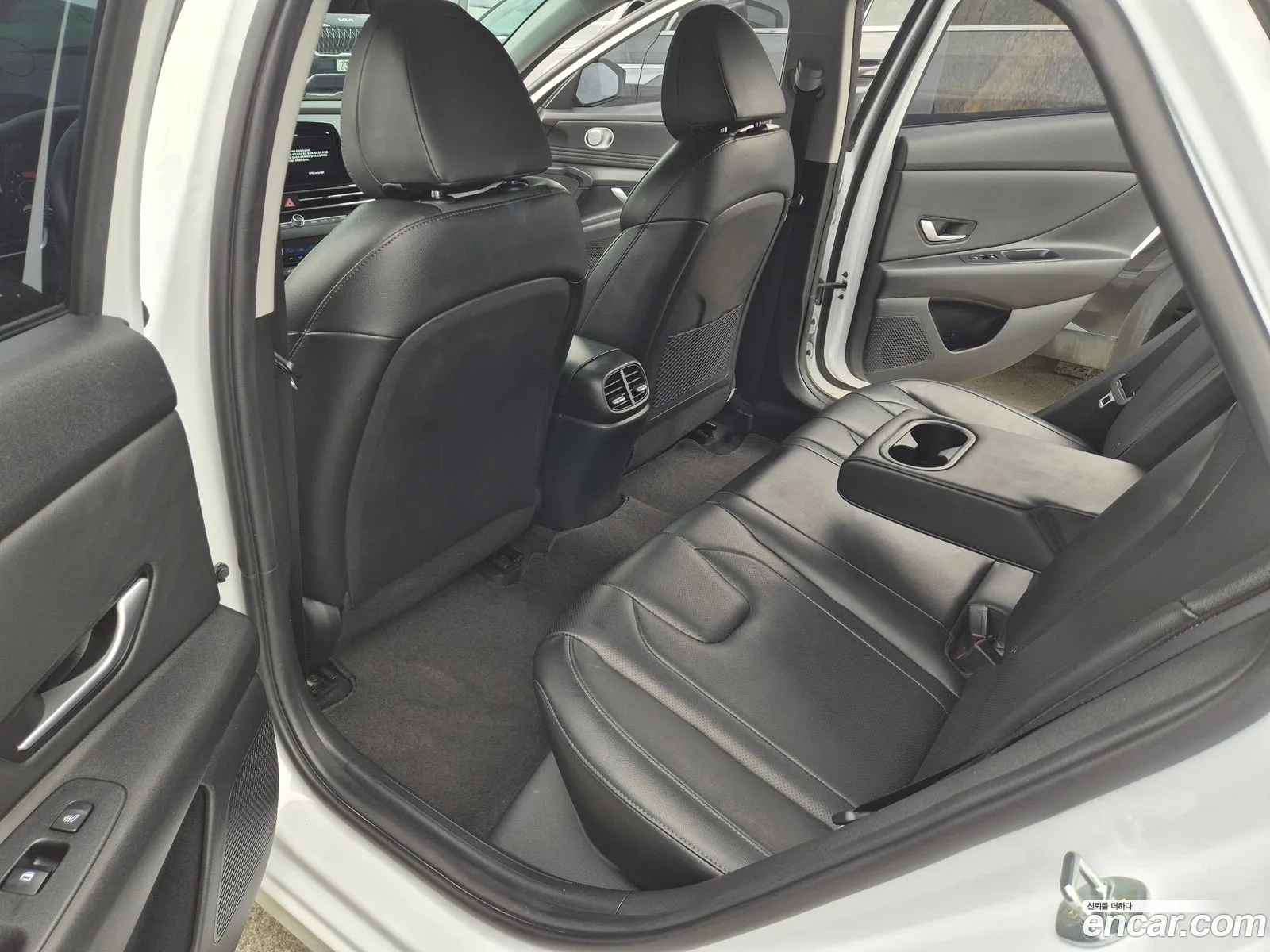 Hyundai Elantra 2022 — 10