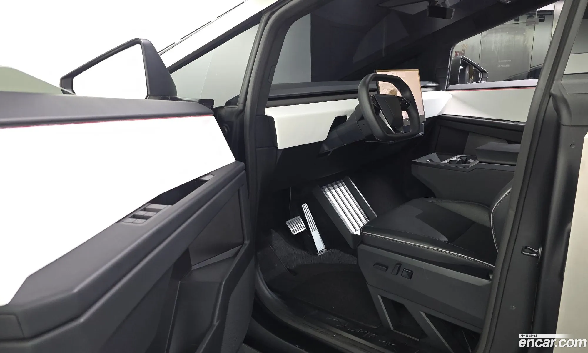 Tesla Cybertruck 2024 — 20