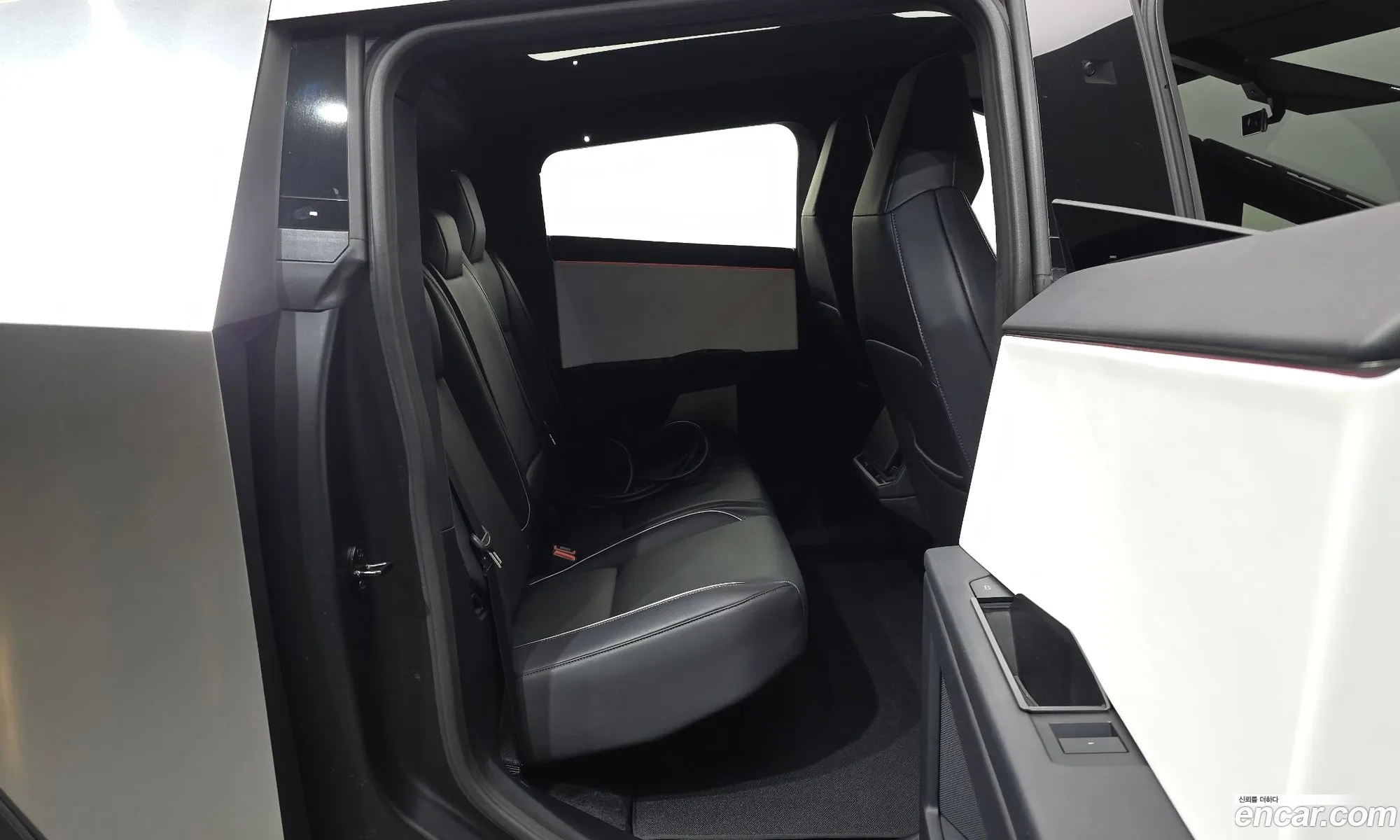 Tesla Cybertruck 2024 — 19