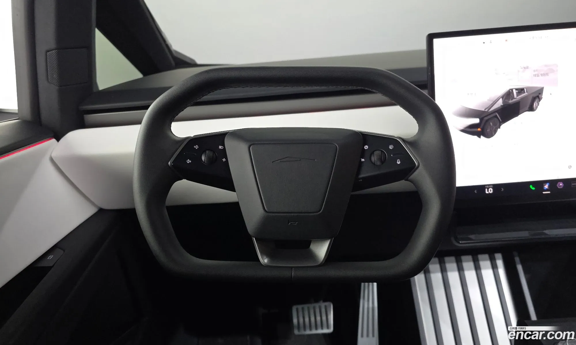Tesla Cybertruck 2024 — 10