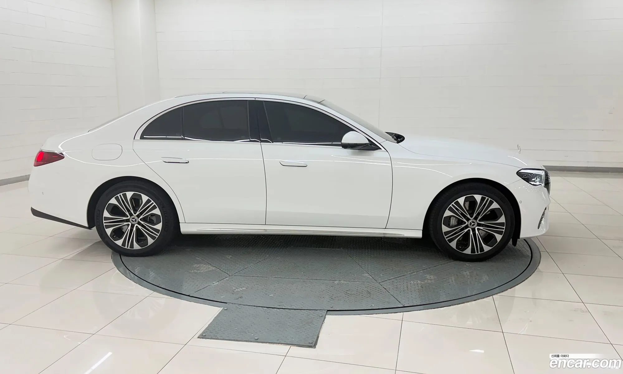 Mercedes-Benz E-Class W214 2025 — 5