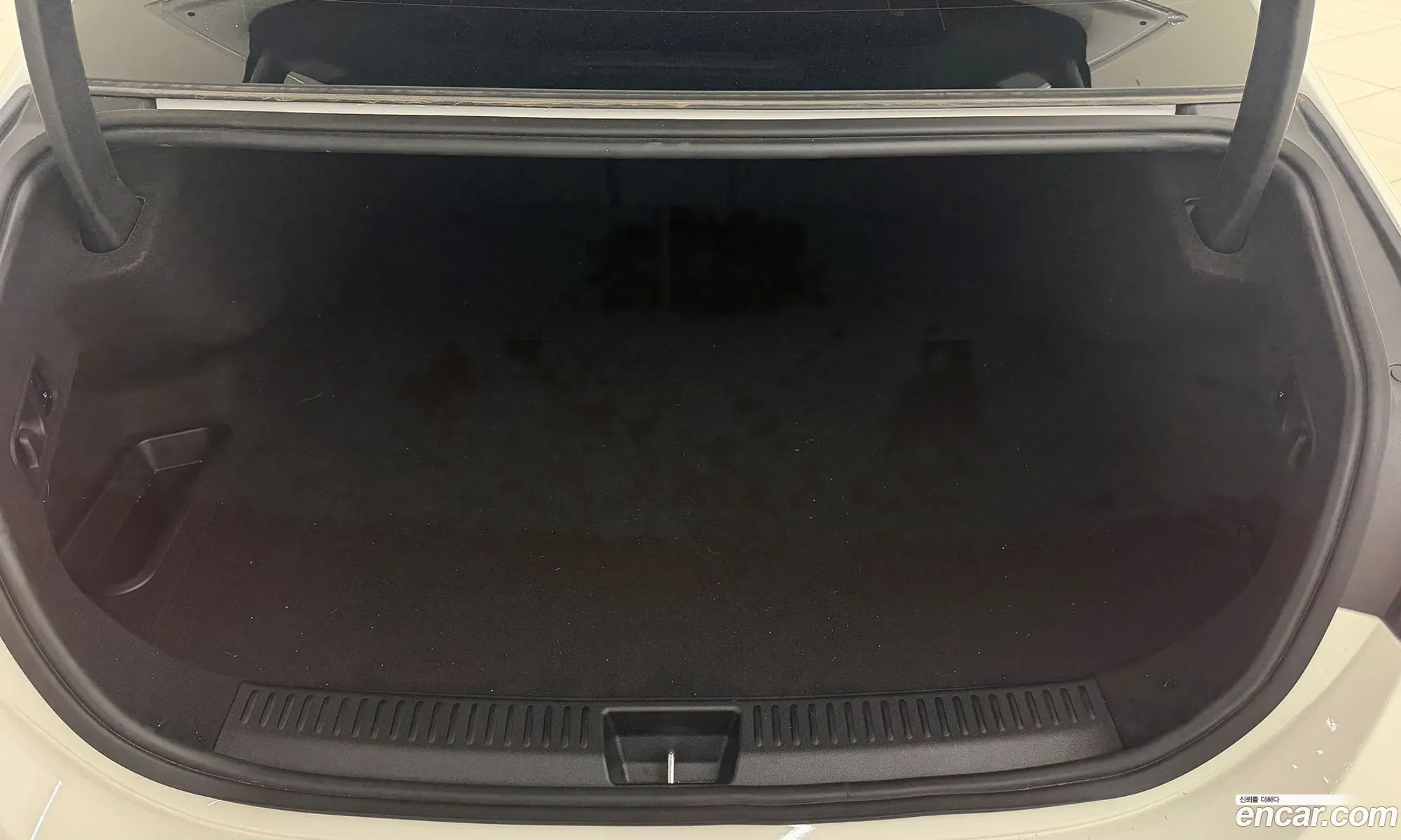 Mercedes-Benz E-Class W214 2025 — 6