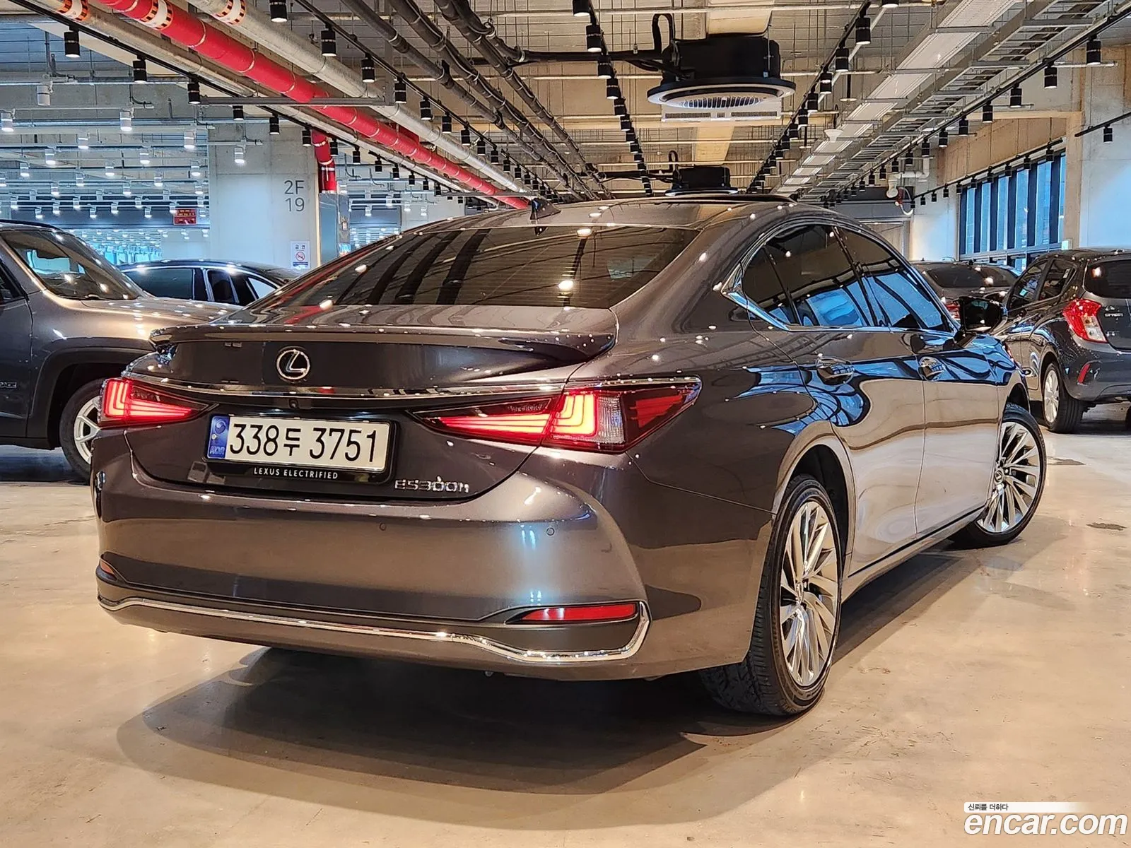 Lexus ES300h 7th Gen 2023 — 5