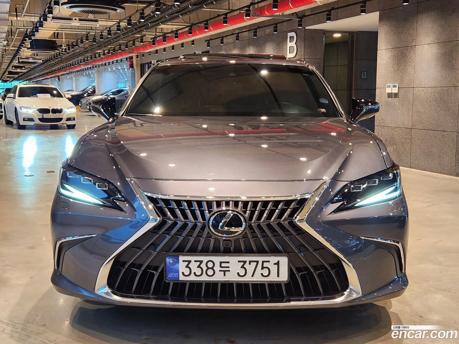 Lexus ES300h 7th Gen 2023 — 17
