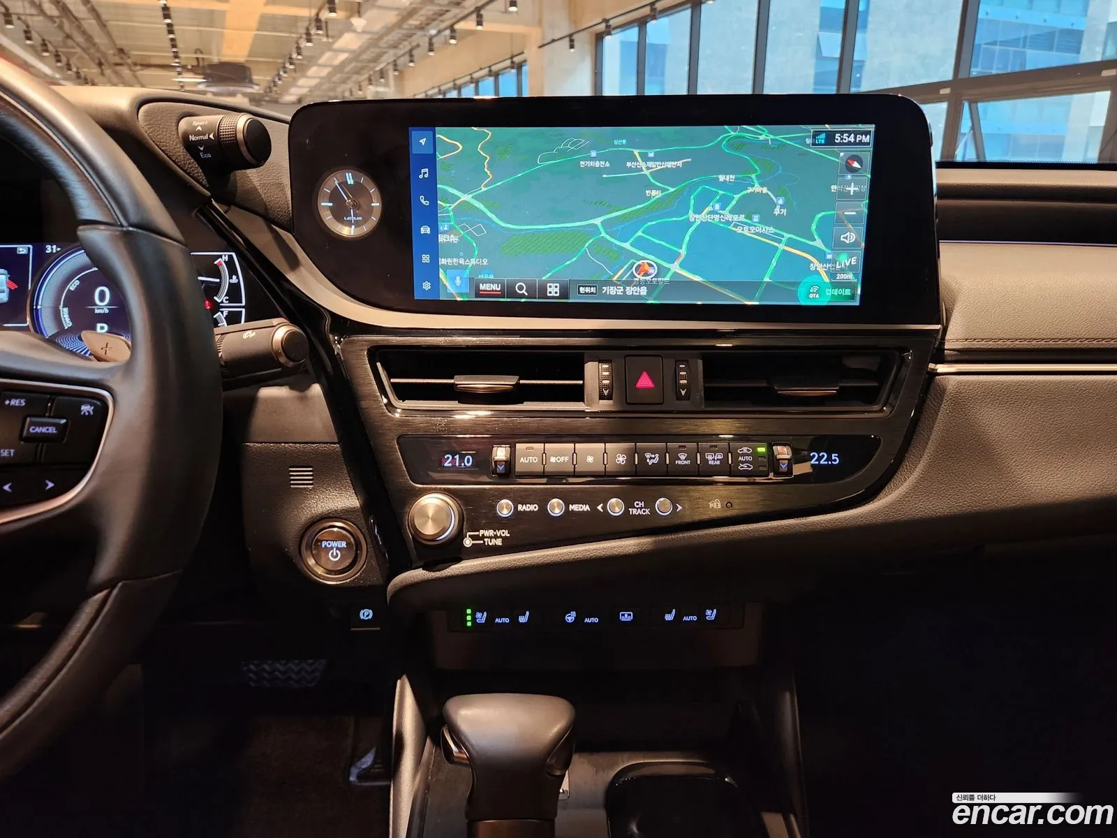 Lexus ES300h 7th Gen 2023 — 3