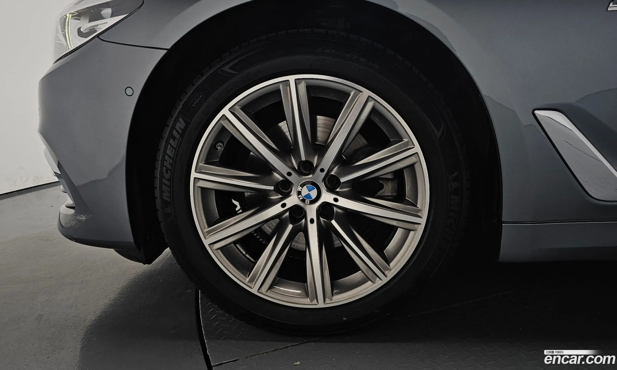 BMW 5 Series 2018 — 13
