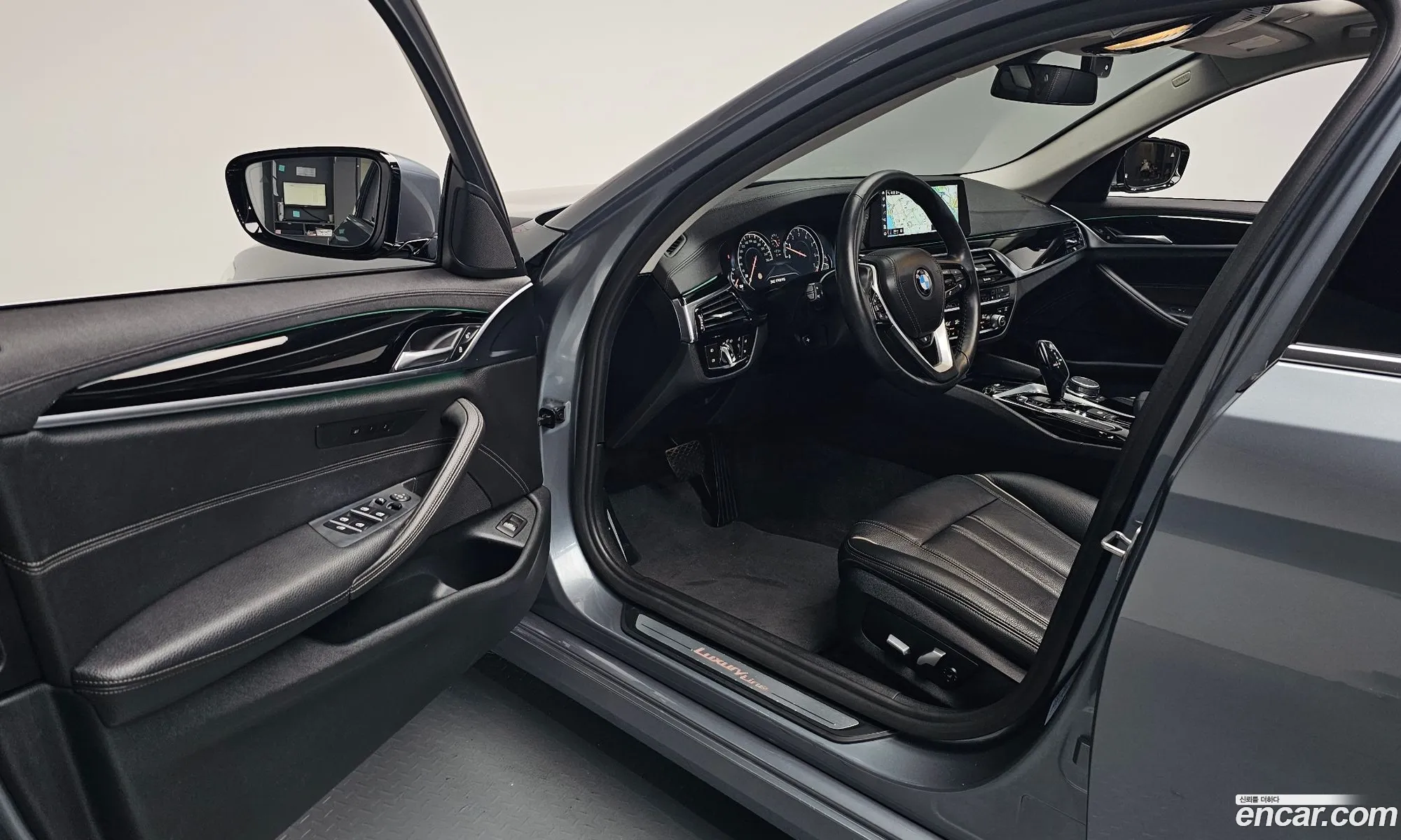 BMW 5 Series 2018 — 32