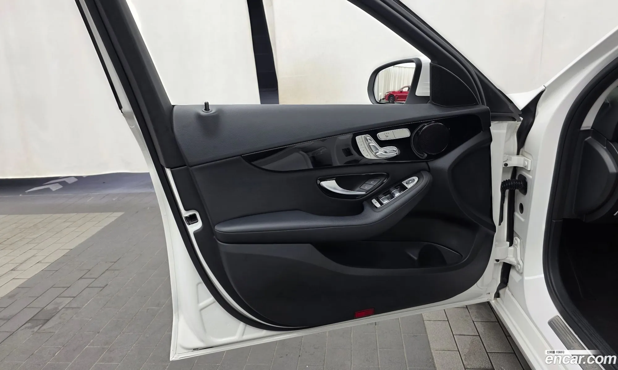 Mercedes-Benz C-Class W205 2017 — 18