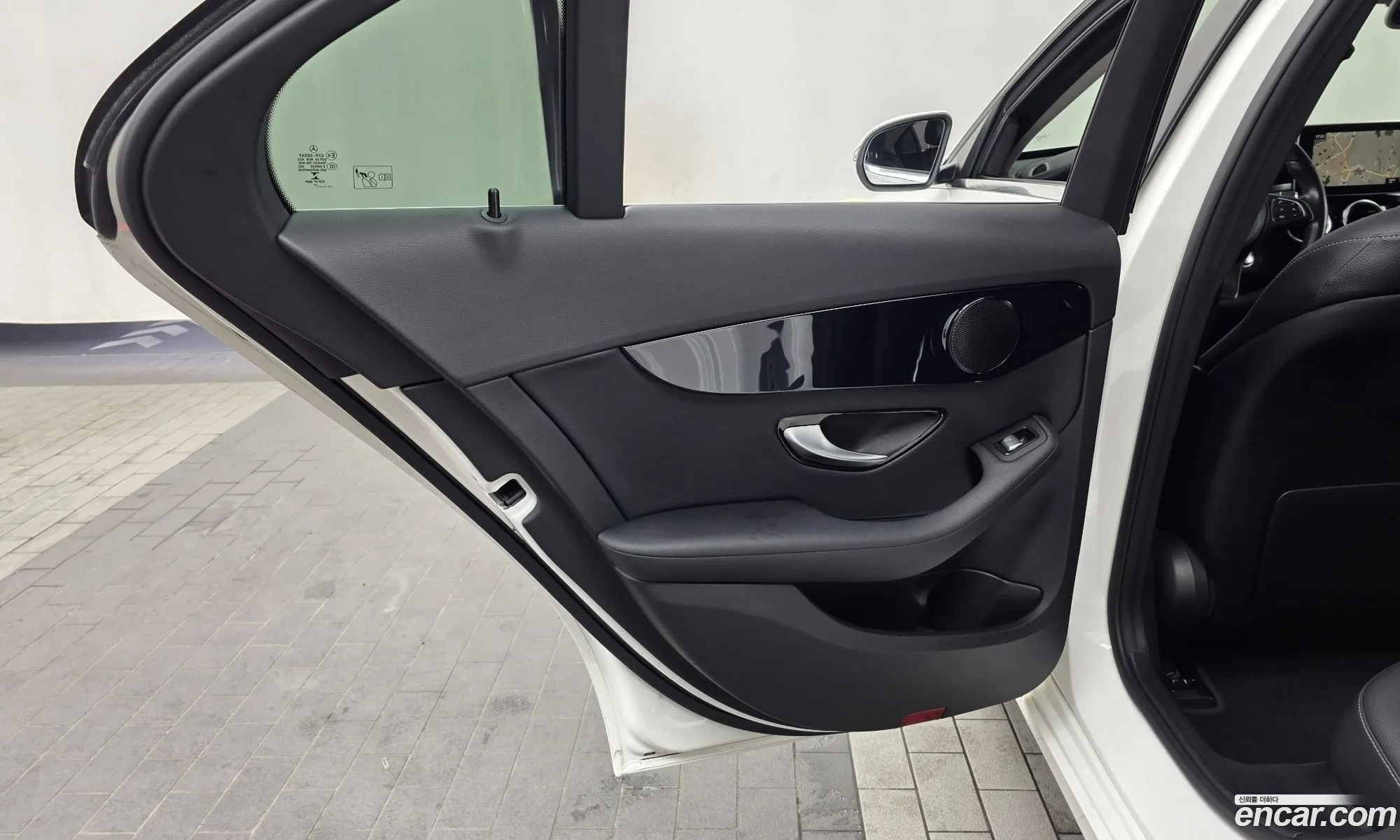 Mercedes-Benz C-Class W205 2017 — 22