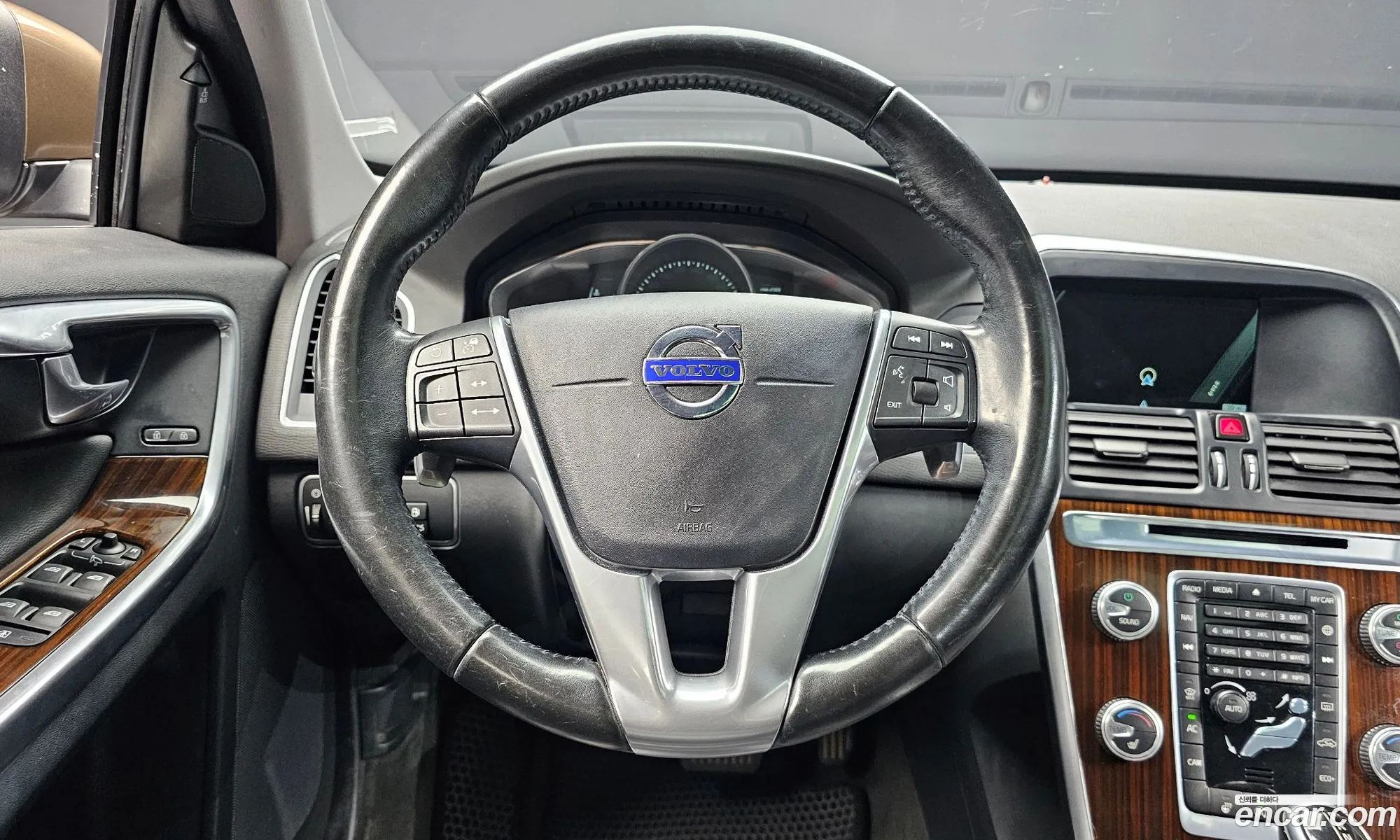 Volvo XC60 2015 YV1DZA8BDG2852805 — 2