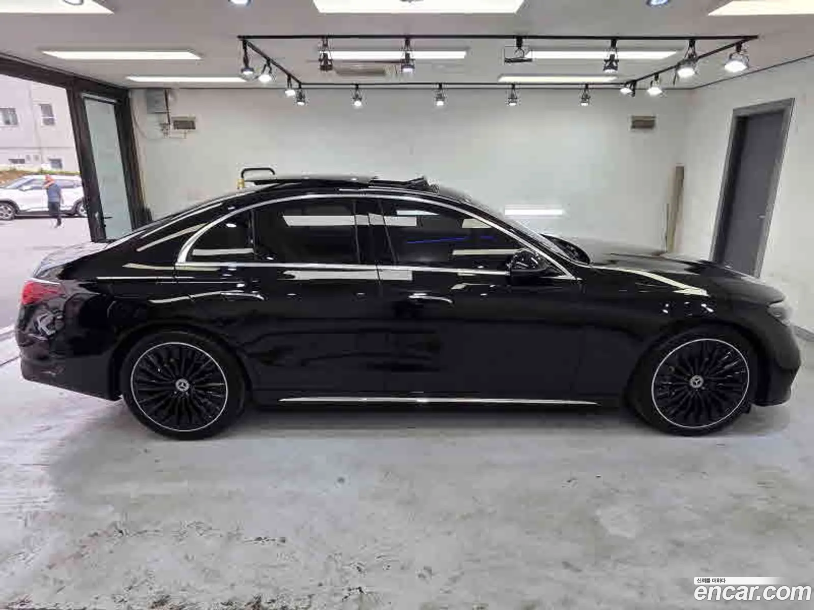 Mercedes-Benz E-Class W214 2025 — 6