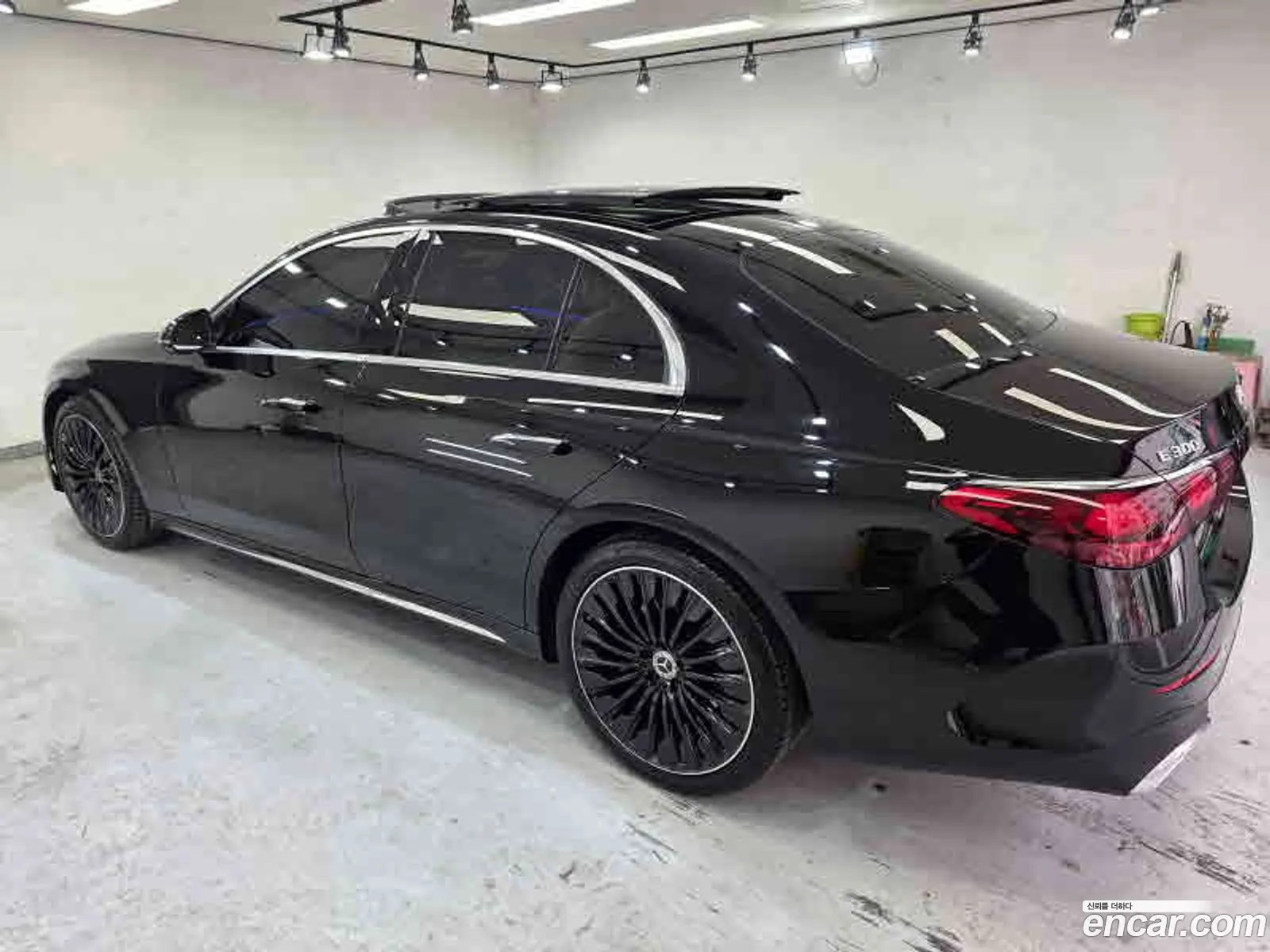 Mercedes-Benz E-Class W214 2025 — 18
