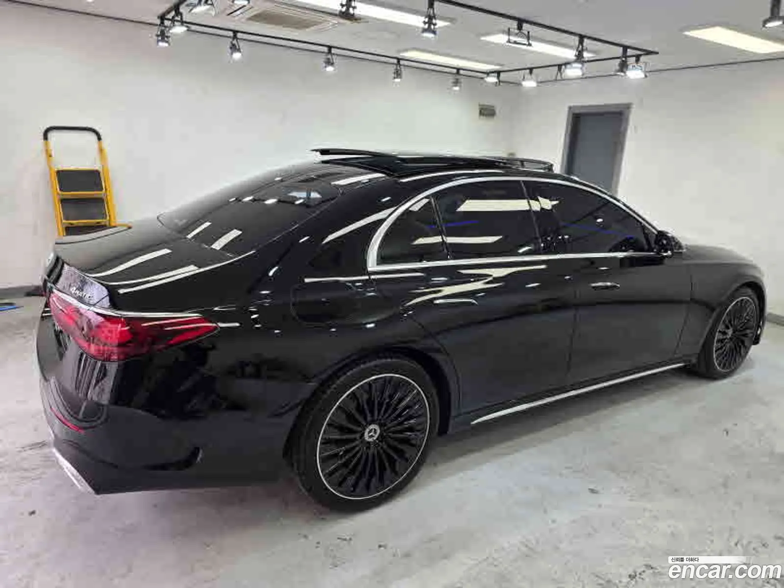 Mercedes-Benz E-Class W214 2025 — 19