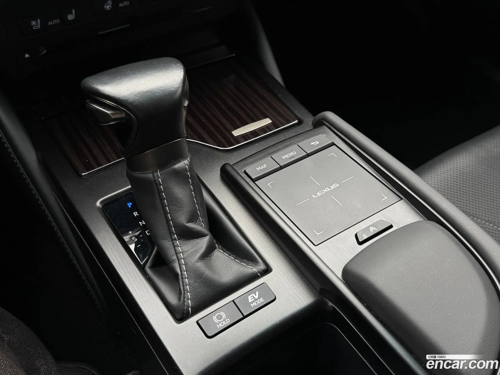Lexus ES300h 7th Gen 2020 — 7