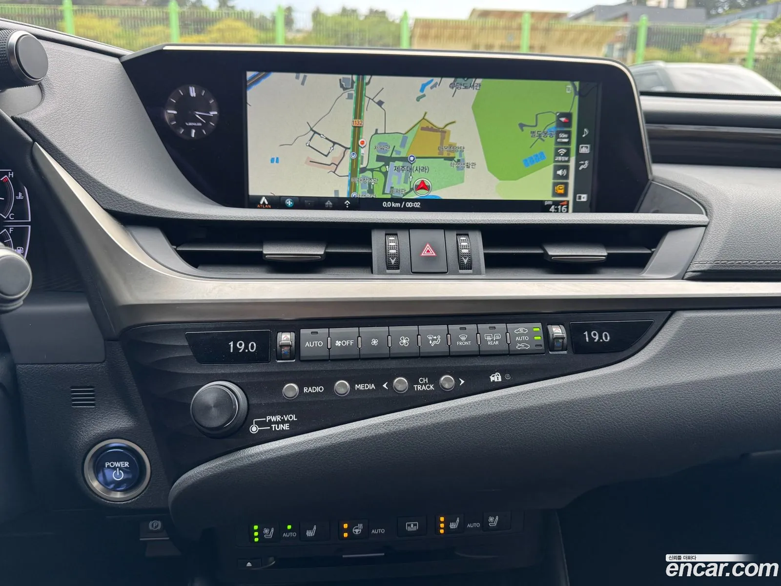 Lexus ES300h 7th Gen 2020 — 6