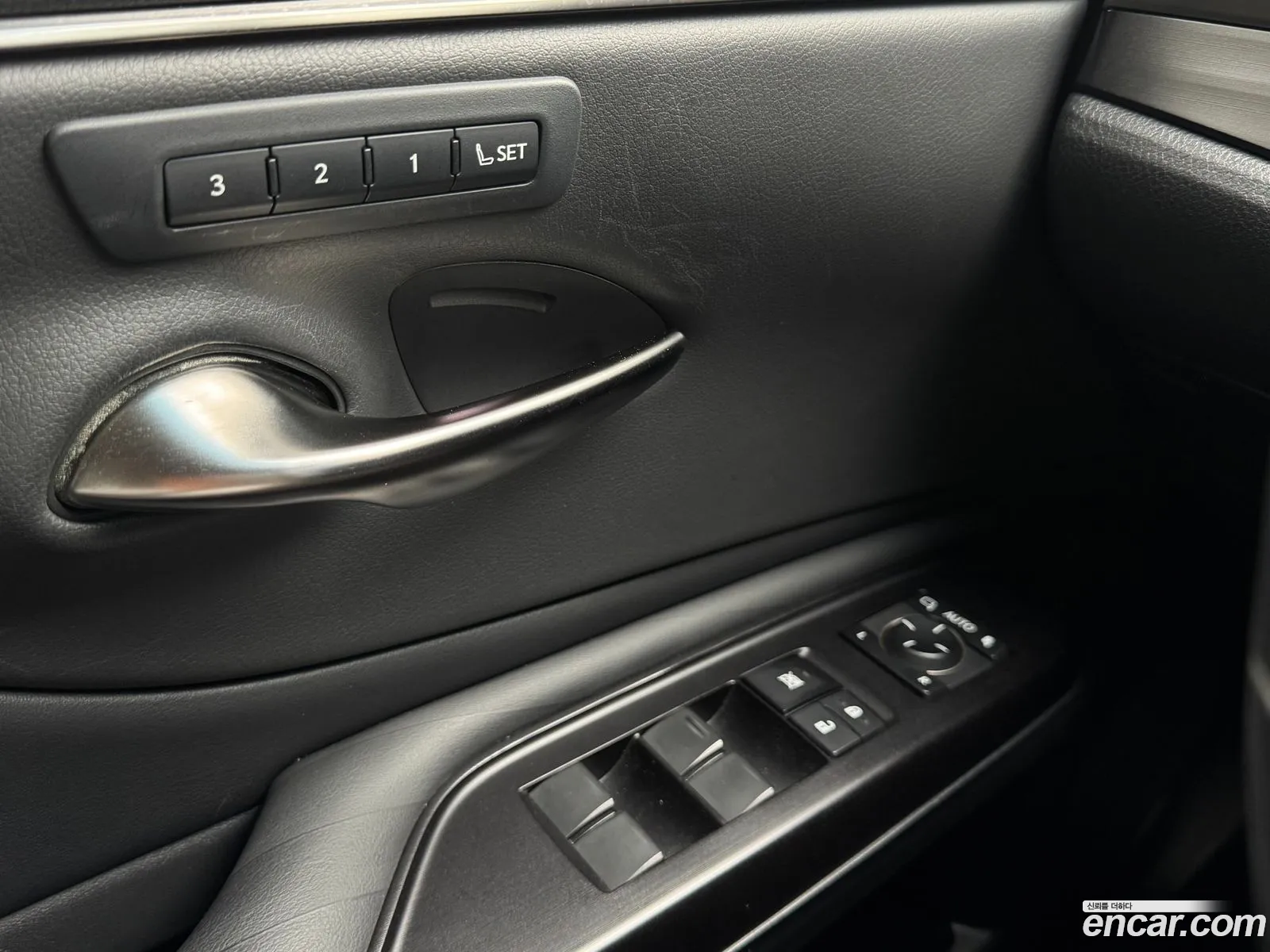 Lexus ES300h 7th Gen 2020 — 3