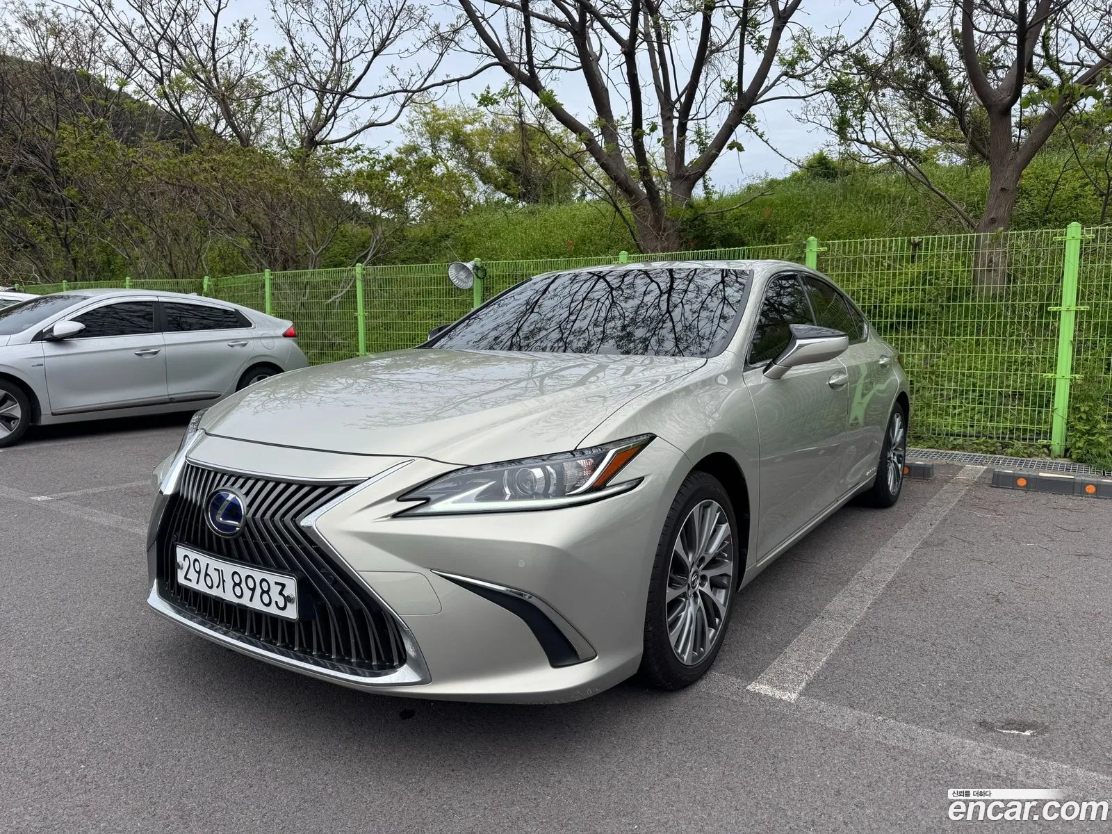 Lexus ES300h 7th Gen 2020 — 17