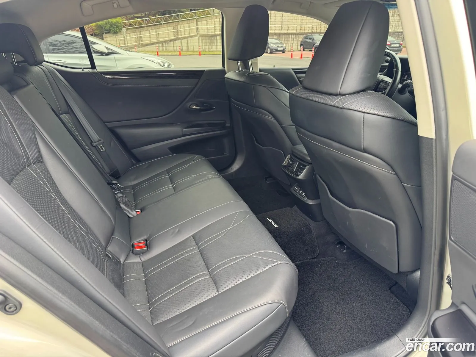 Lexus ES300h 7th Gen 2020 — 14