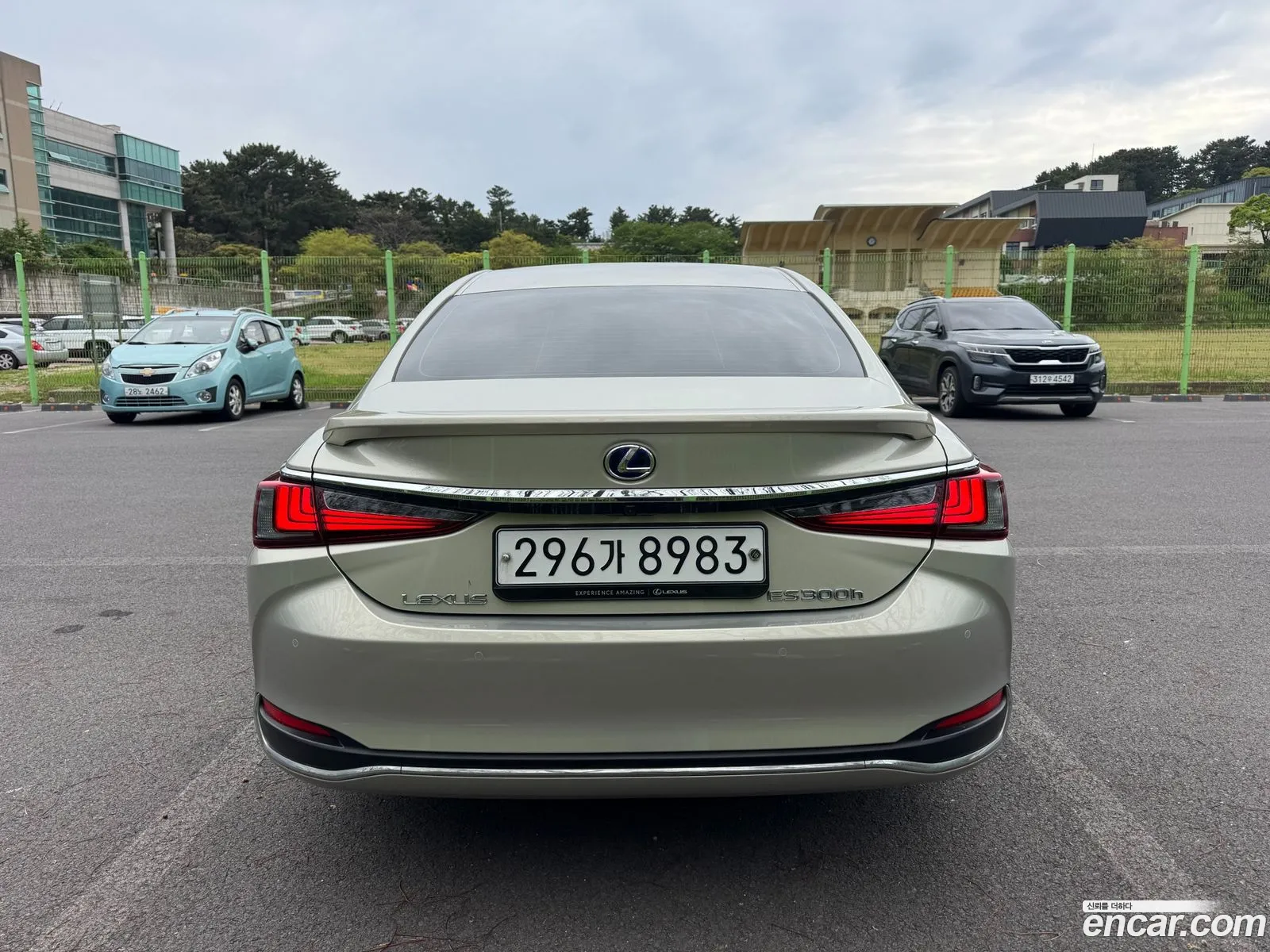 Lexus ES300h 7th Gen 2020 — 10