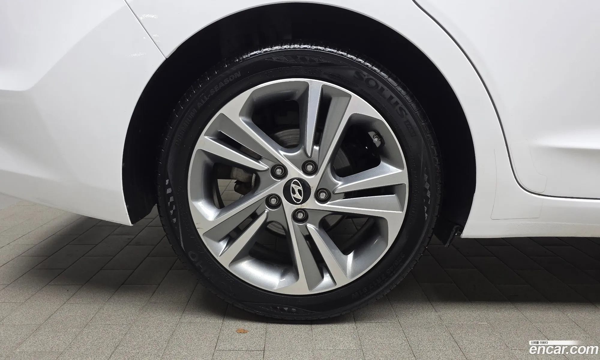 Hyundai Elantra AD 2018 — 29