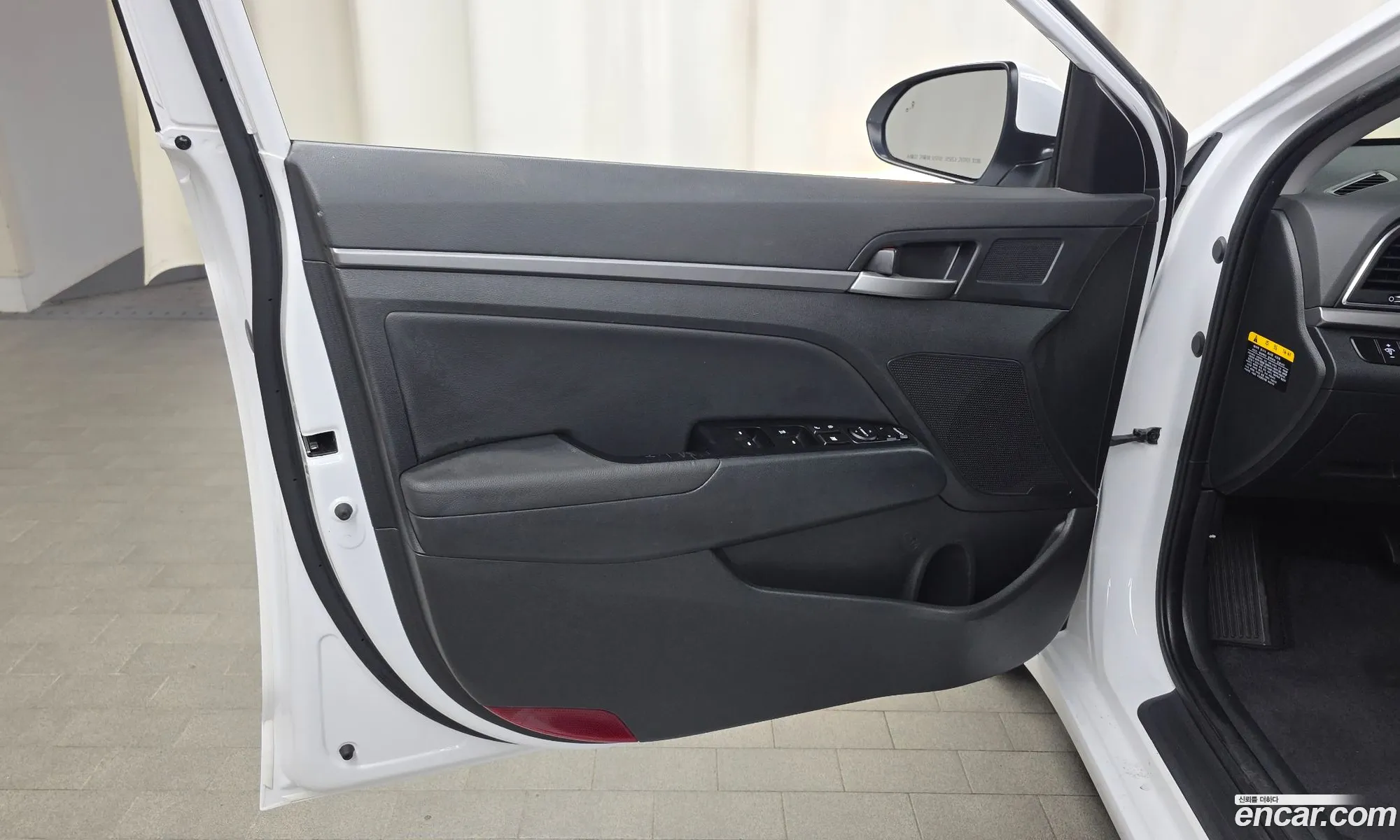 Hyundai Elantra AD 2018 — 28