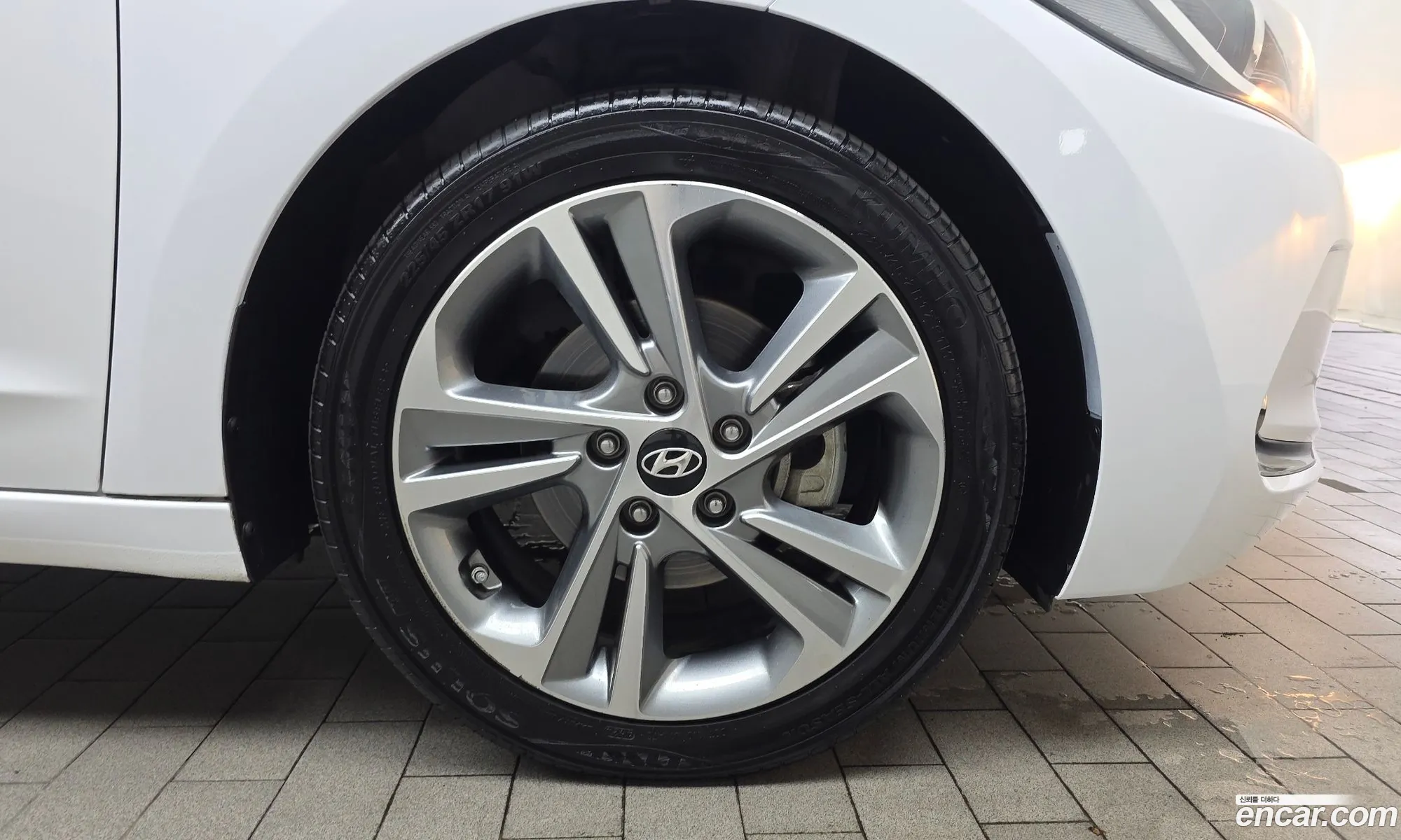 Hyundai Elantra AD 2018 — 26