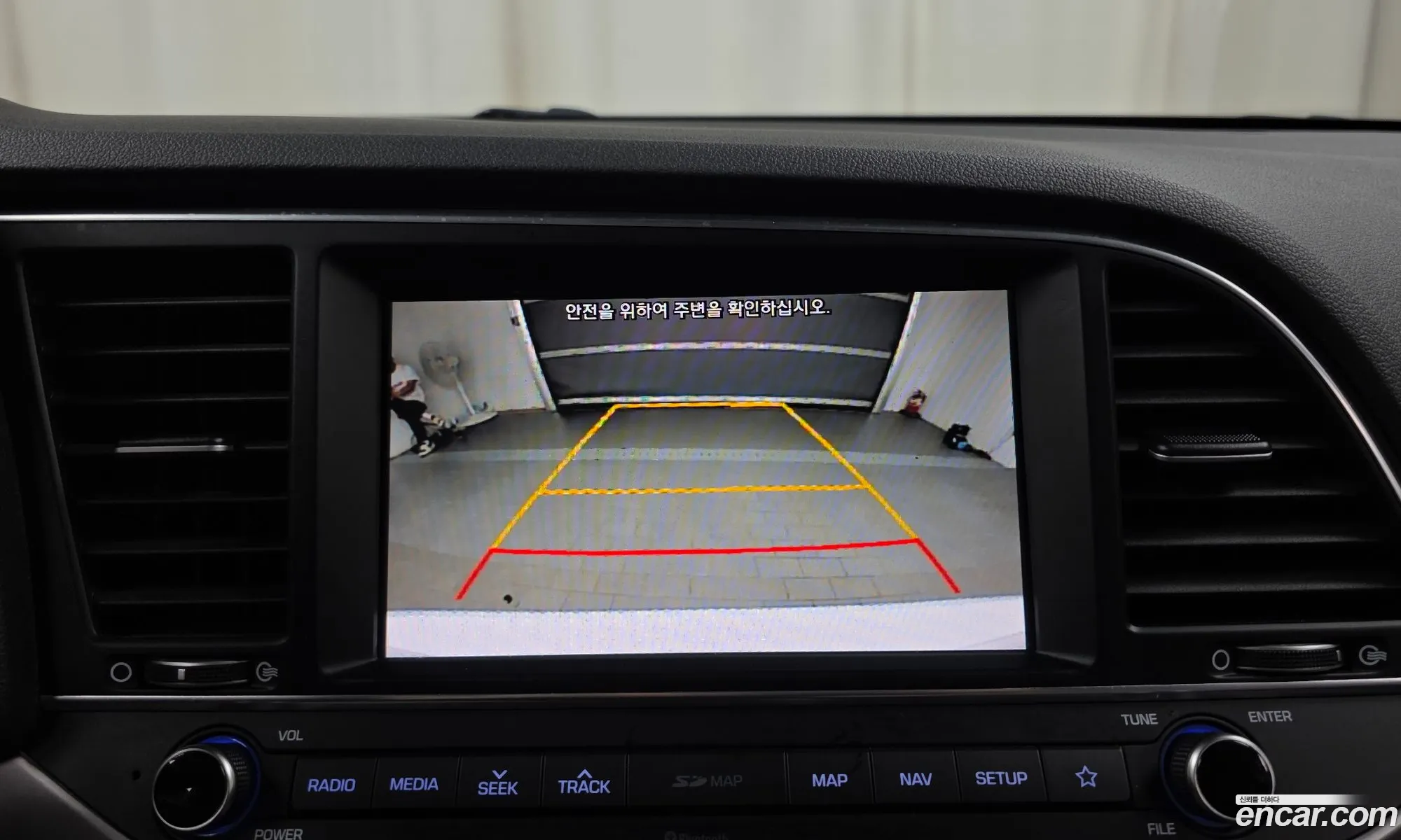 Hyundai Elantra AD 2018 — 23