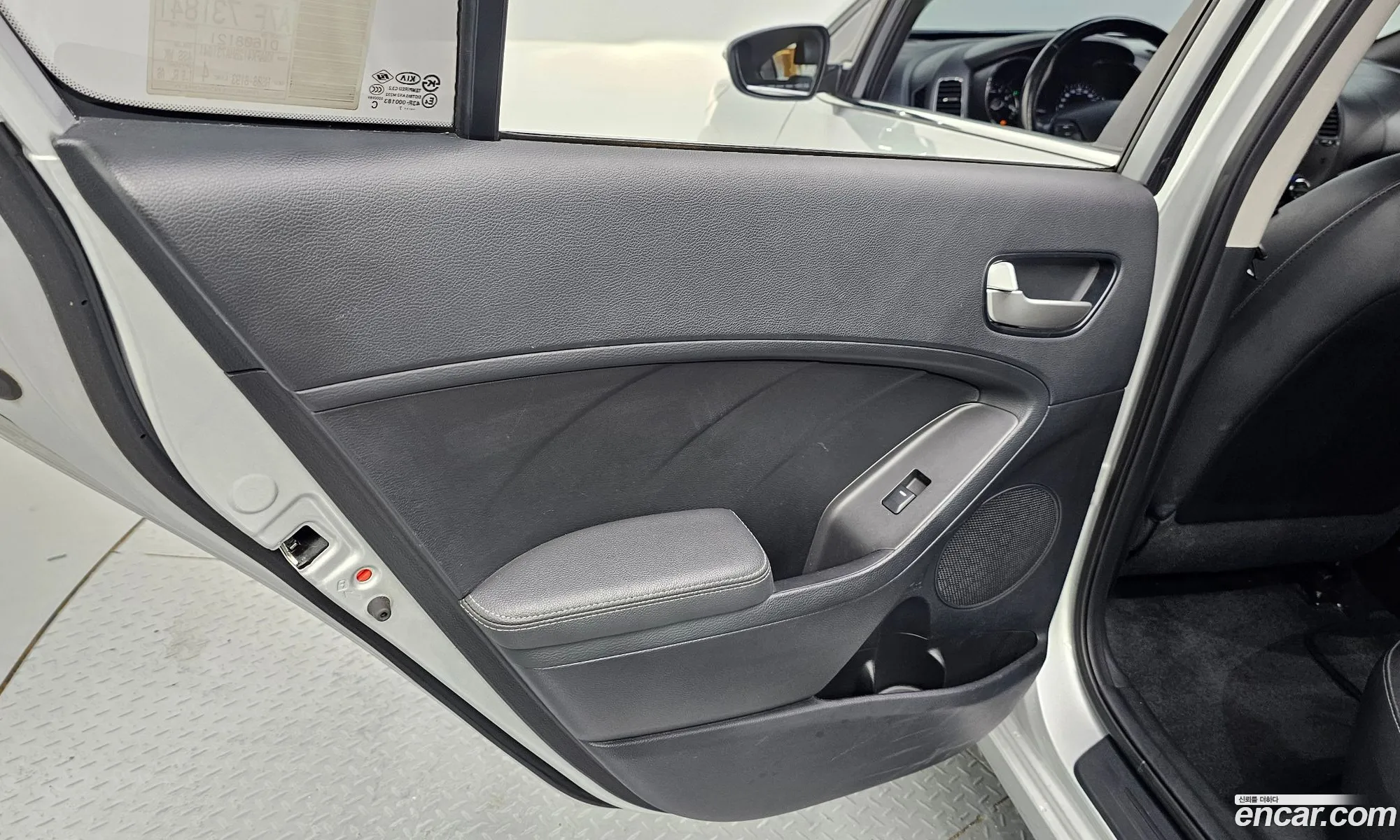 Kia K3 2017 — 14