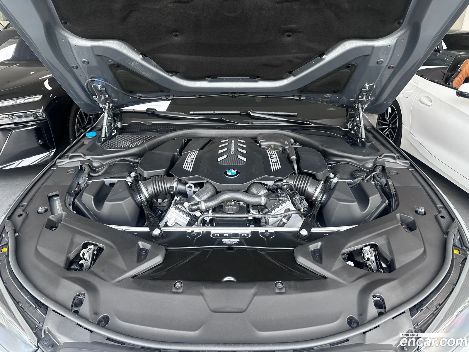 BMW 8 Series 2025 — 11