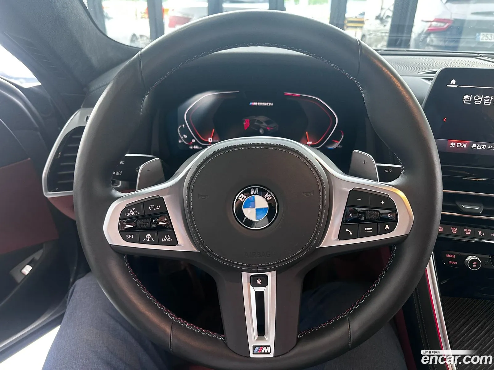 BMW 8 Series 2025 — 17
