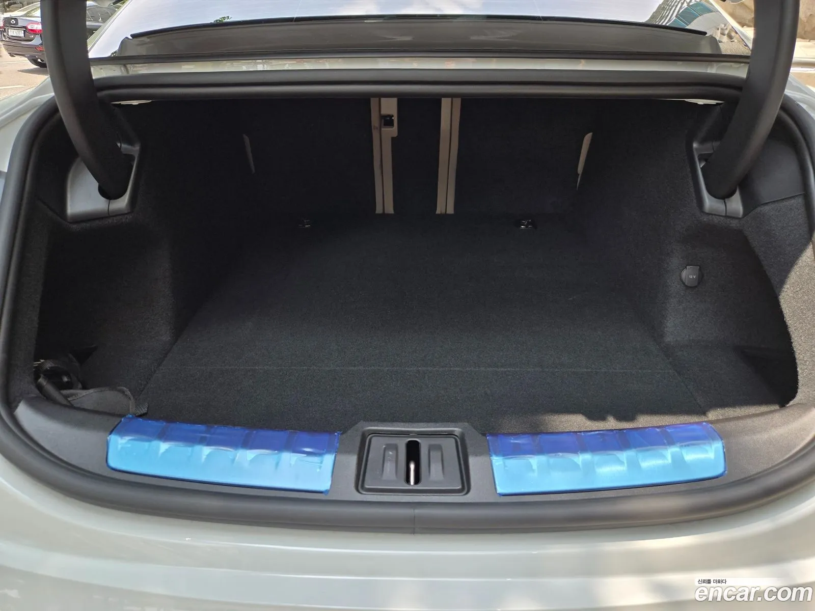Porsche Taycan 2025 — 3