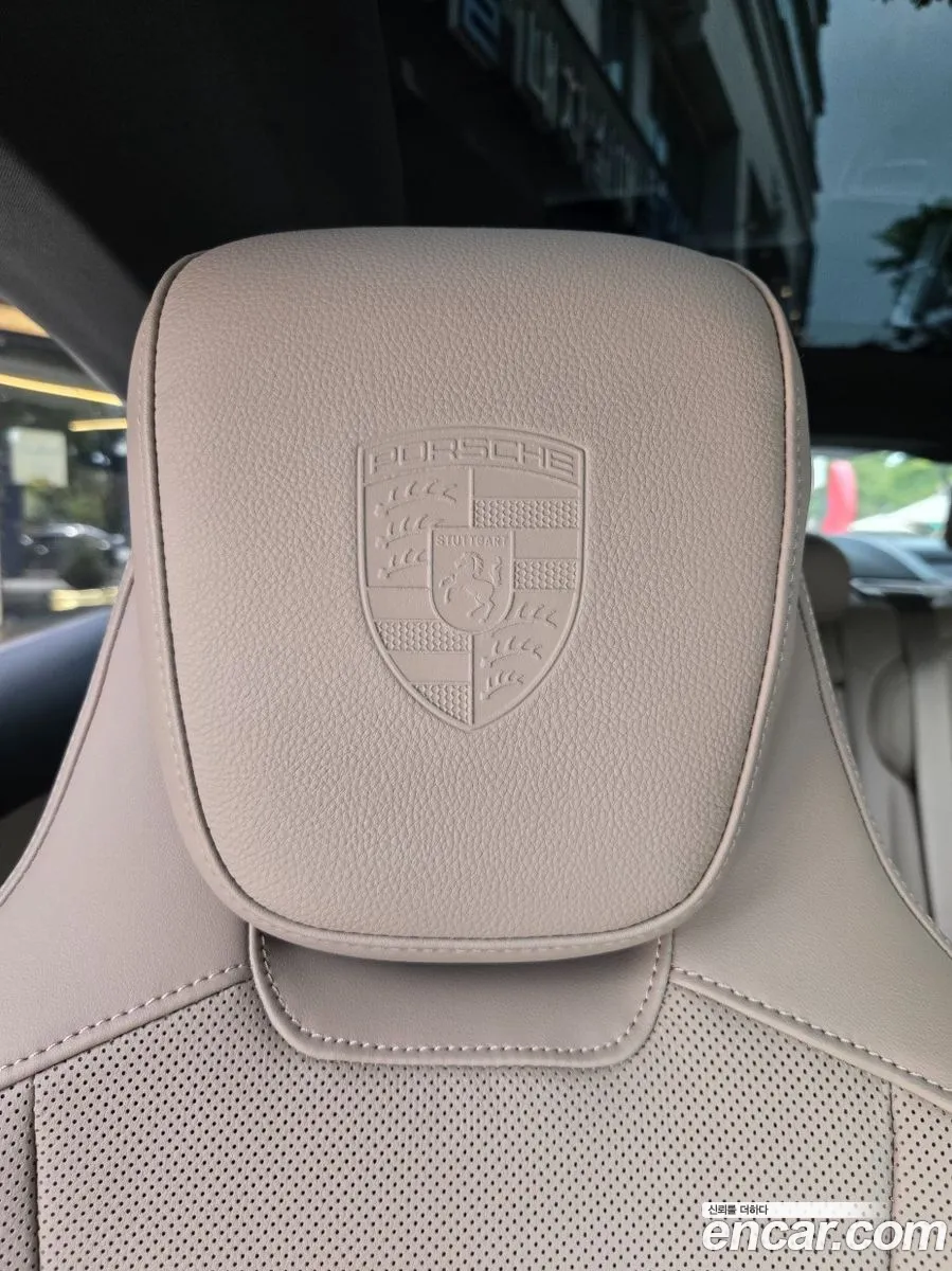 Porsche Taycan 2025 — 14