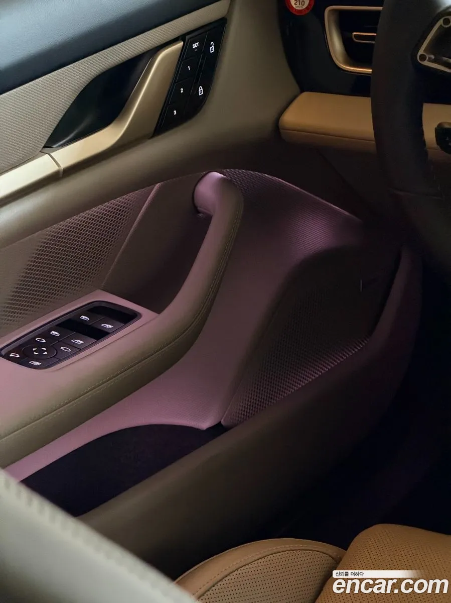 Porsche Taycan 2025 — 9