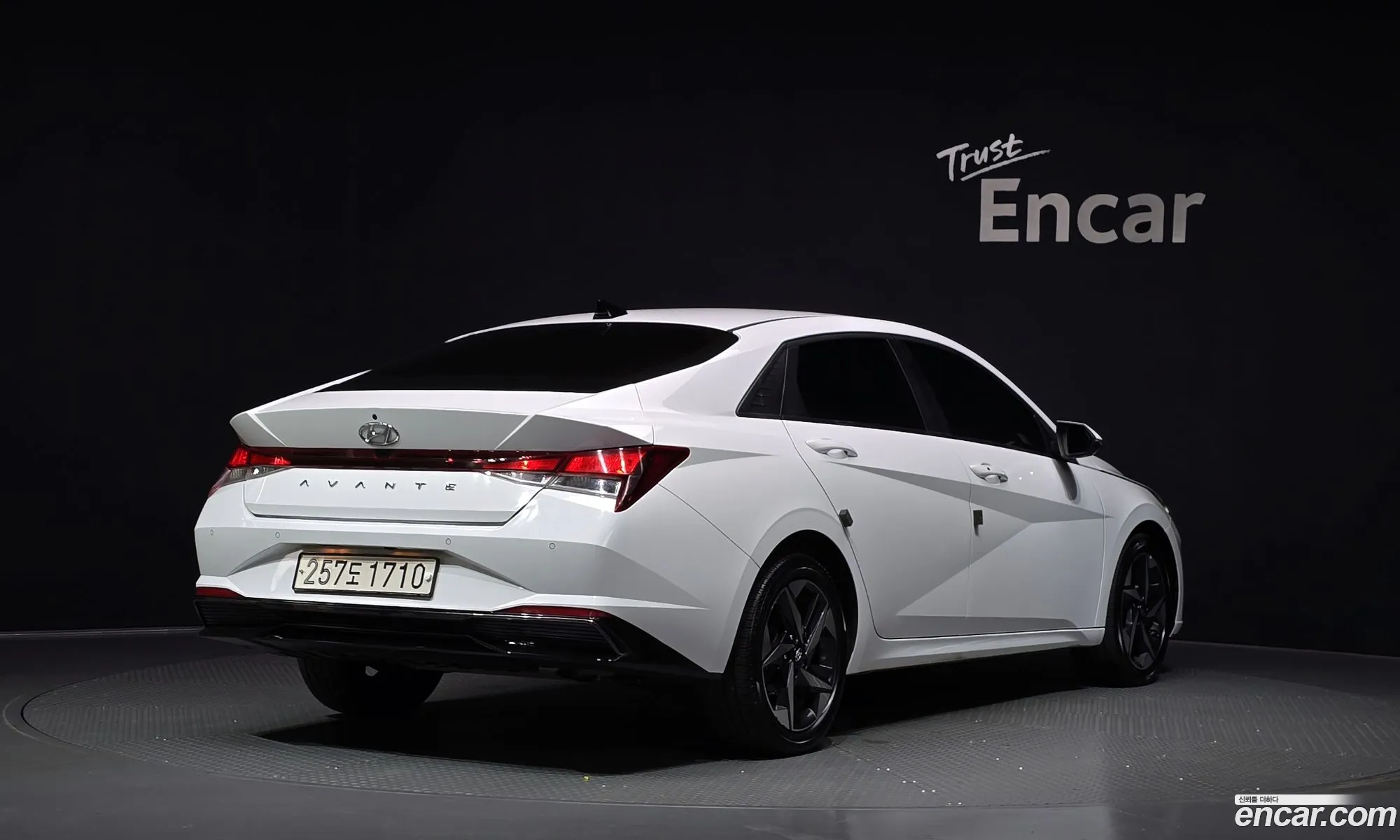 Hyundai Elantra Hybrid 2022 — 4