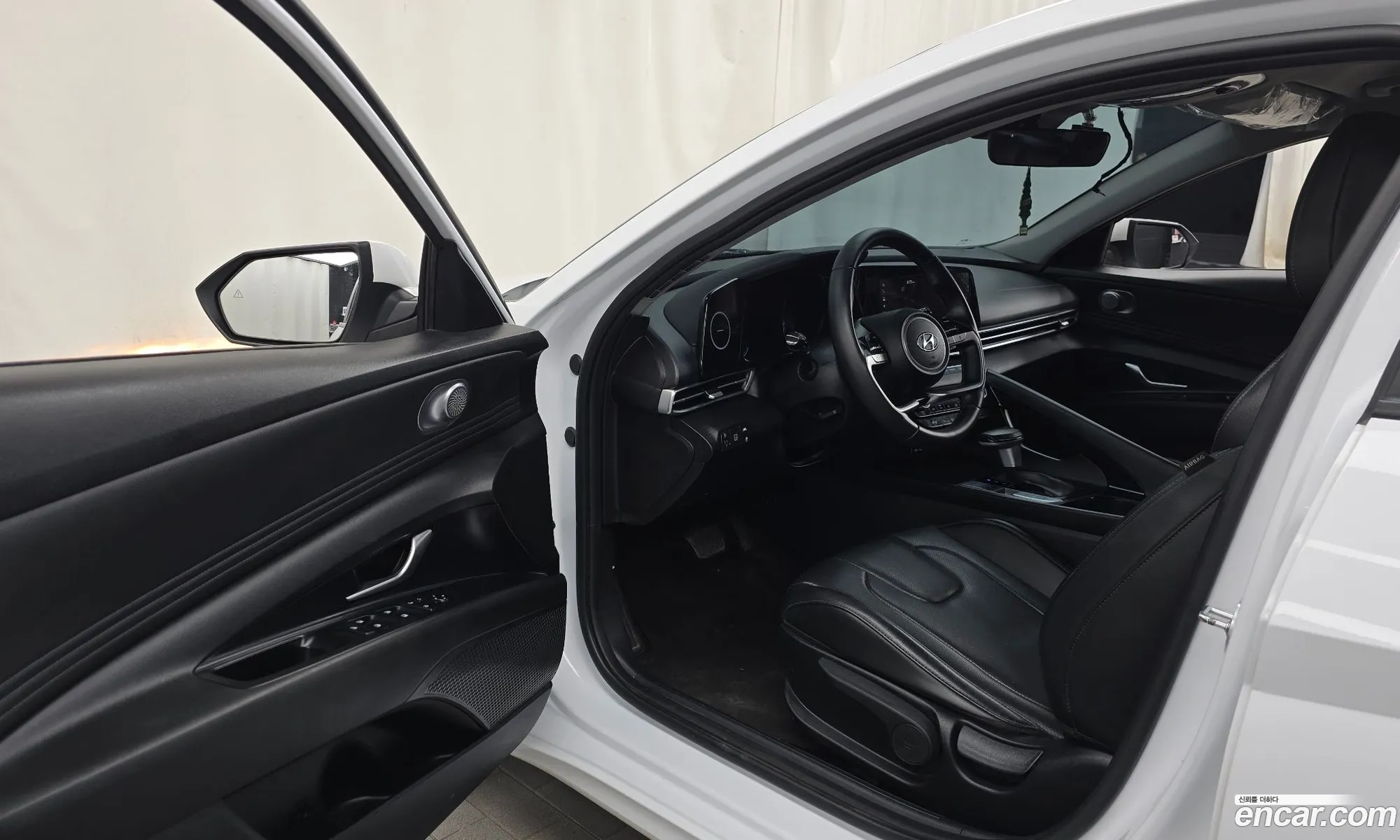 Hyundai Elantra Hybrid 2022 — 10