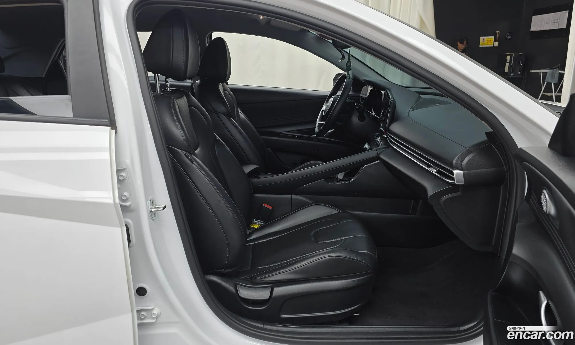 Hyundai Elantra Hybrid 2022 — 14