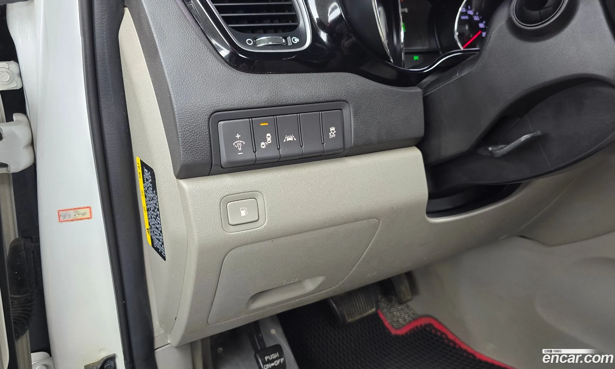 Kia Carnival 2018 KNAMC81ABJS418802 — 8